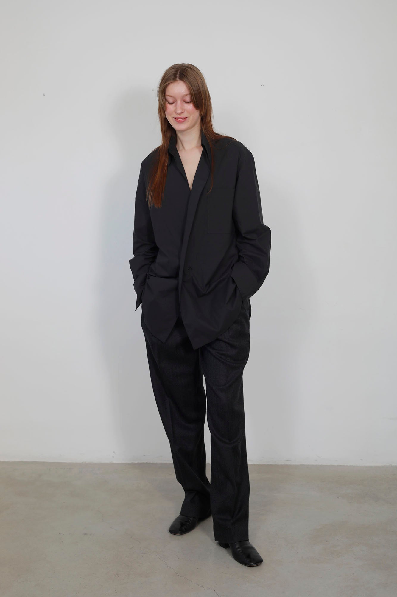 CAMISA ALGODÓN VS CHAQUETA NEGRA