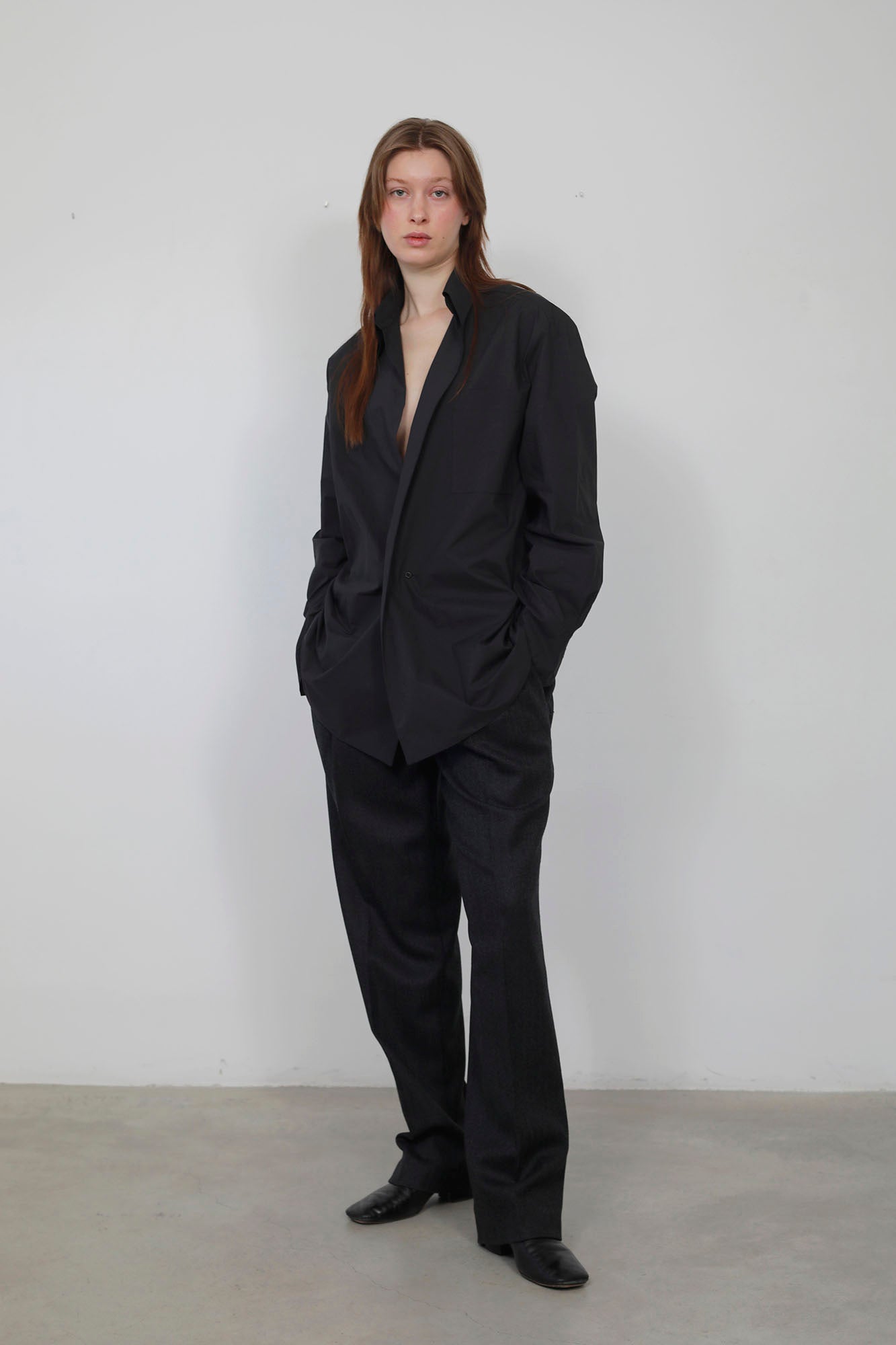 CAMISA ALGODÓN VS CHAQUETA NEGRA