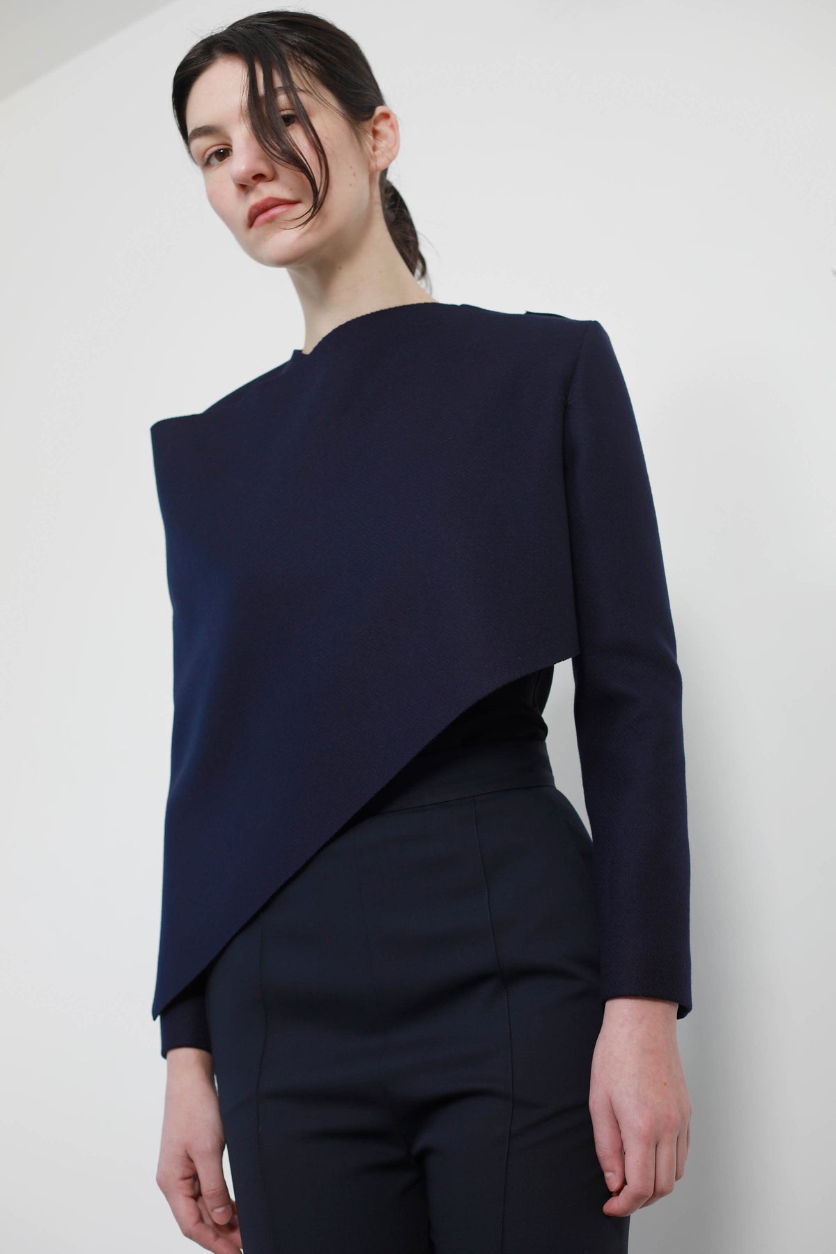 CHAQUETA PEQUEÑA ENVOLVENTE AL CORTE