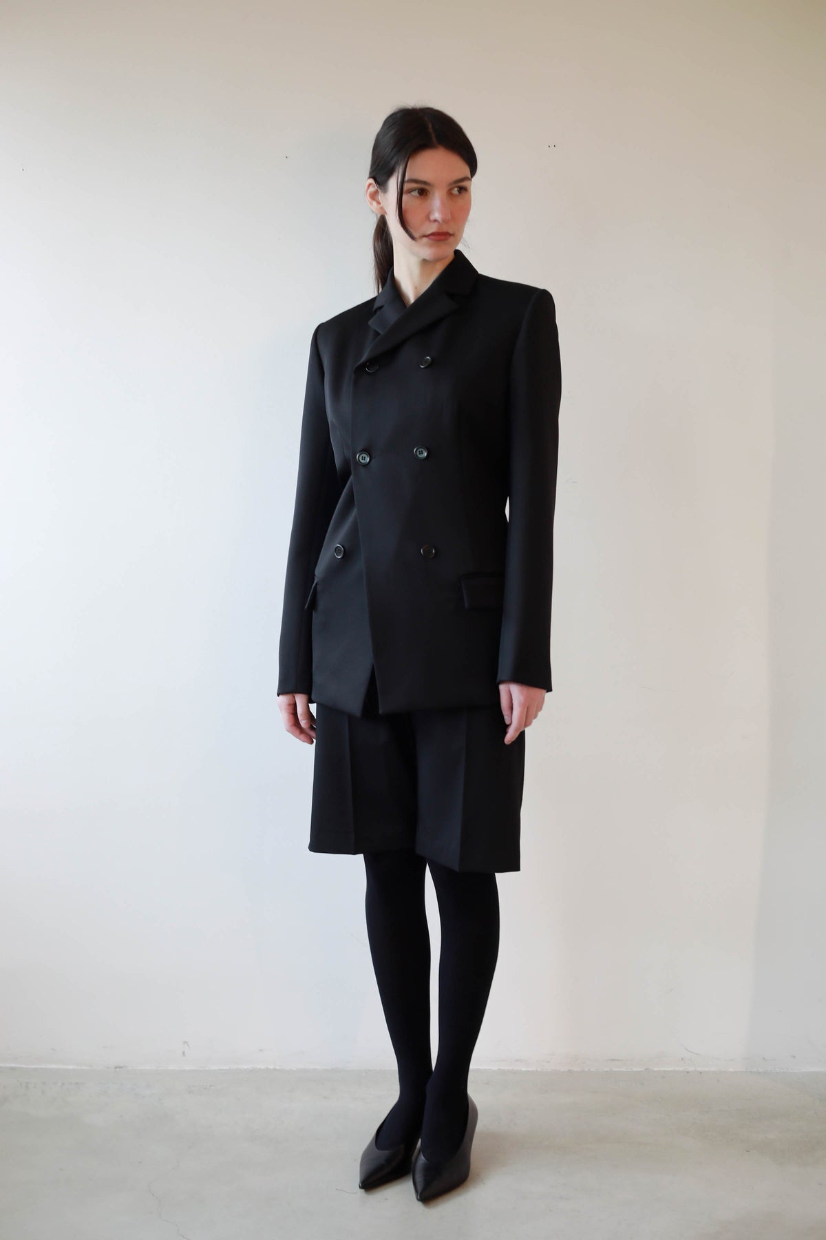 BLACK COOL WOOL BERMUDA SHORTS