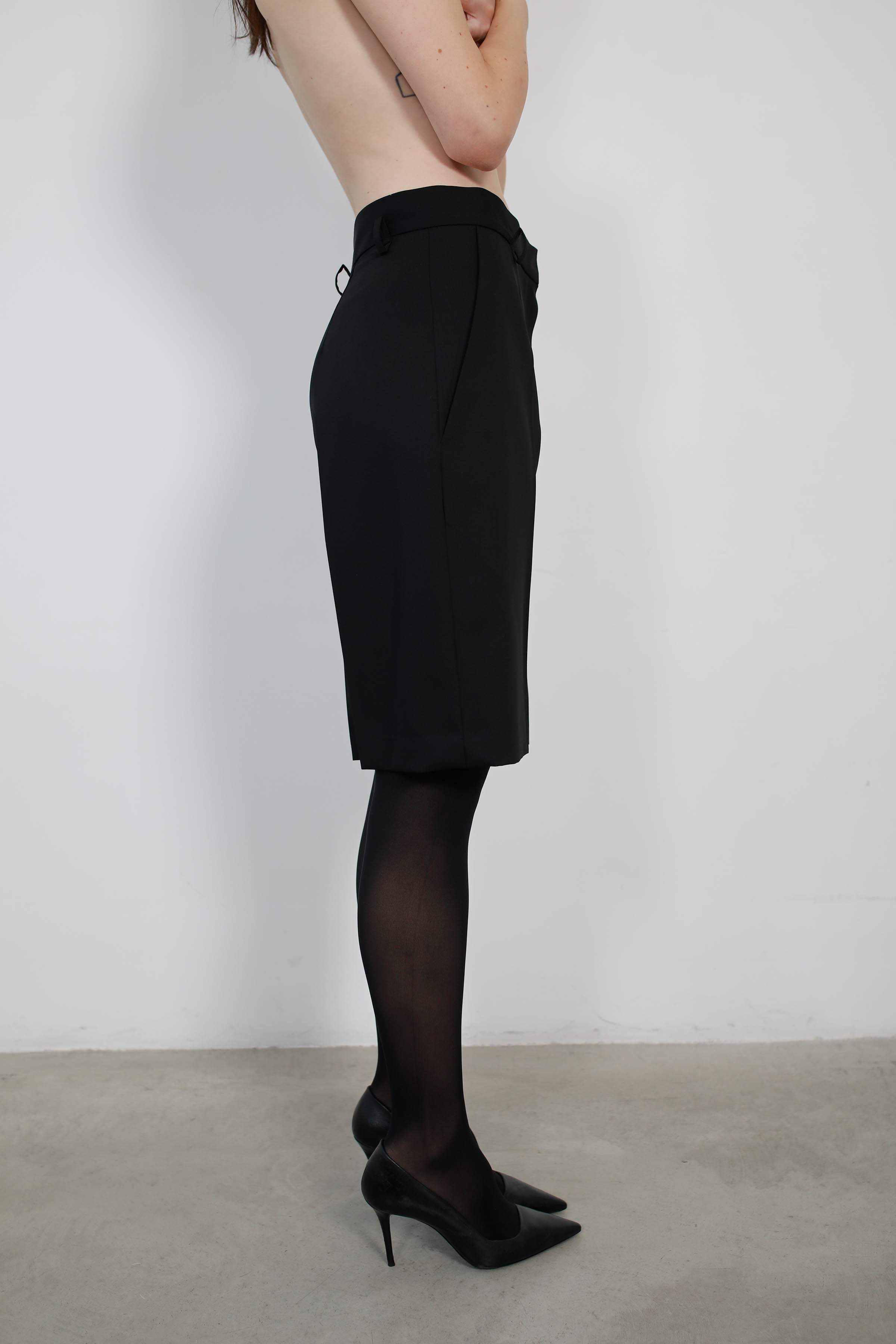 BLACK WOOL BERMUDA PANTS