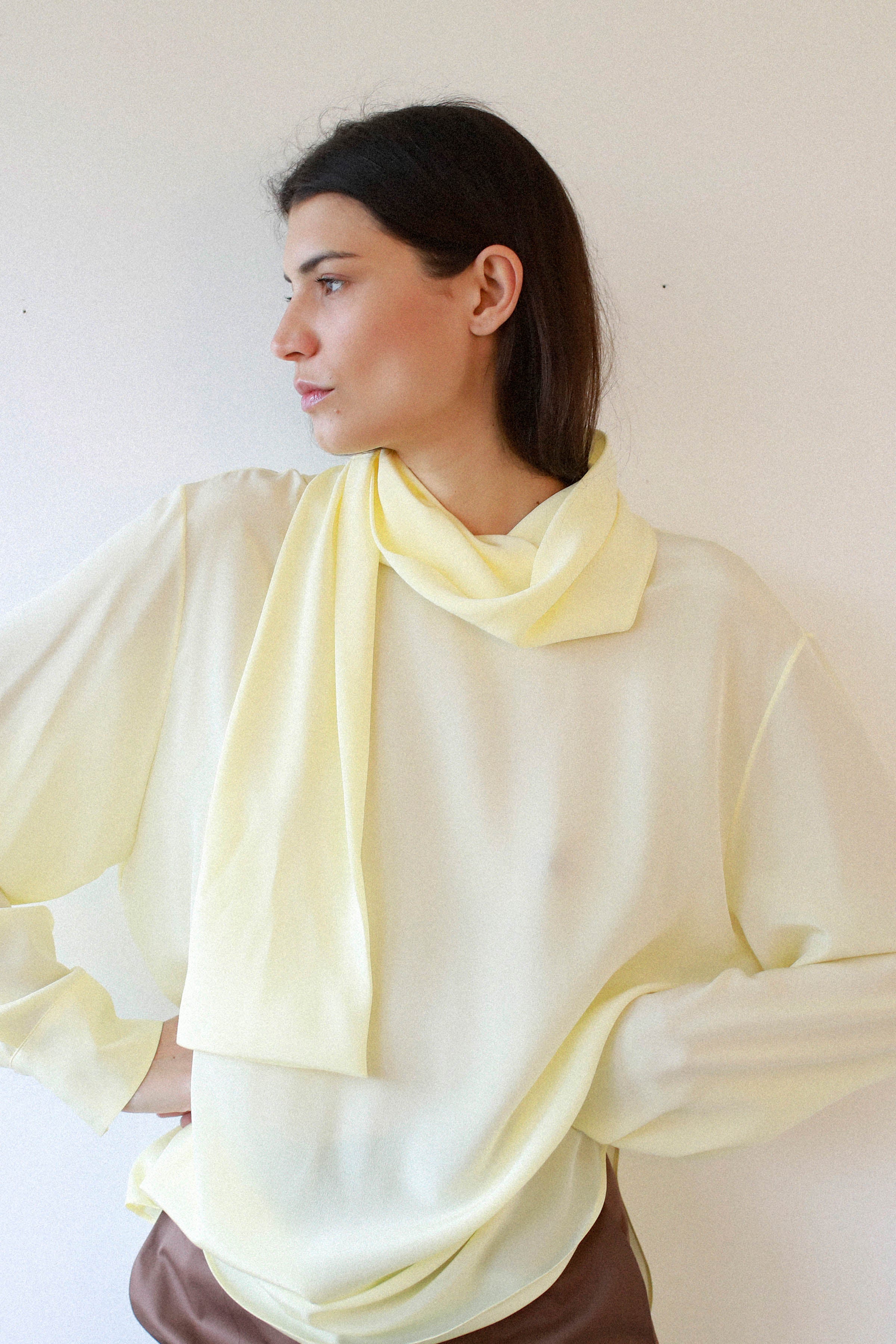 BLOUSE WITH BACK BOW