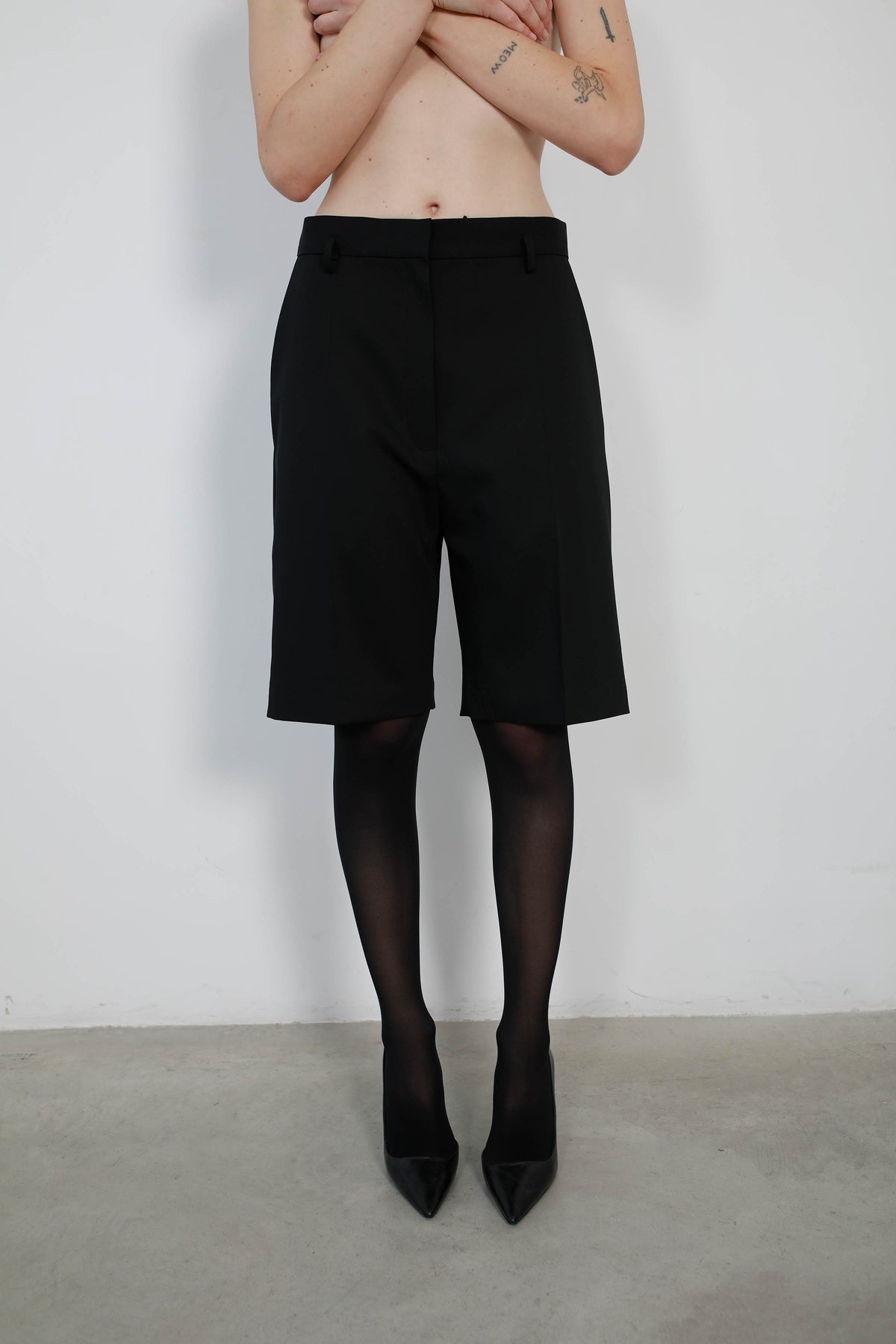 BLACK COOL WOOL BERMUDA SHORTS