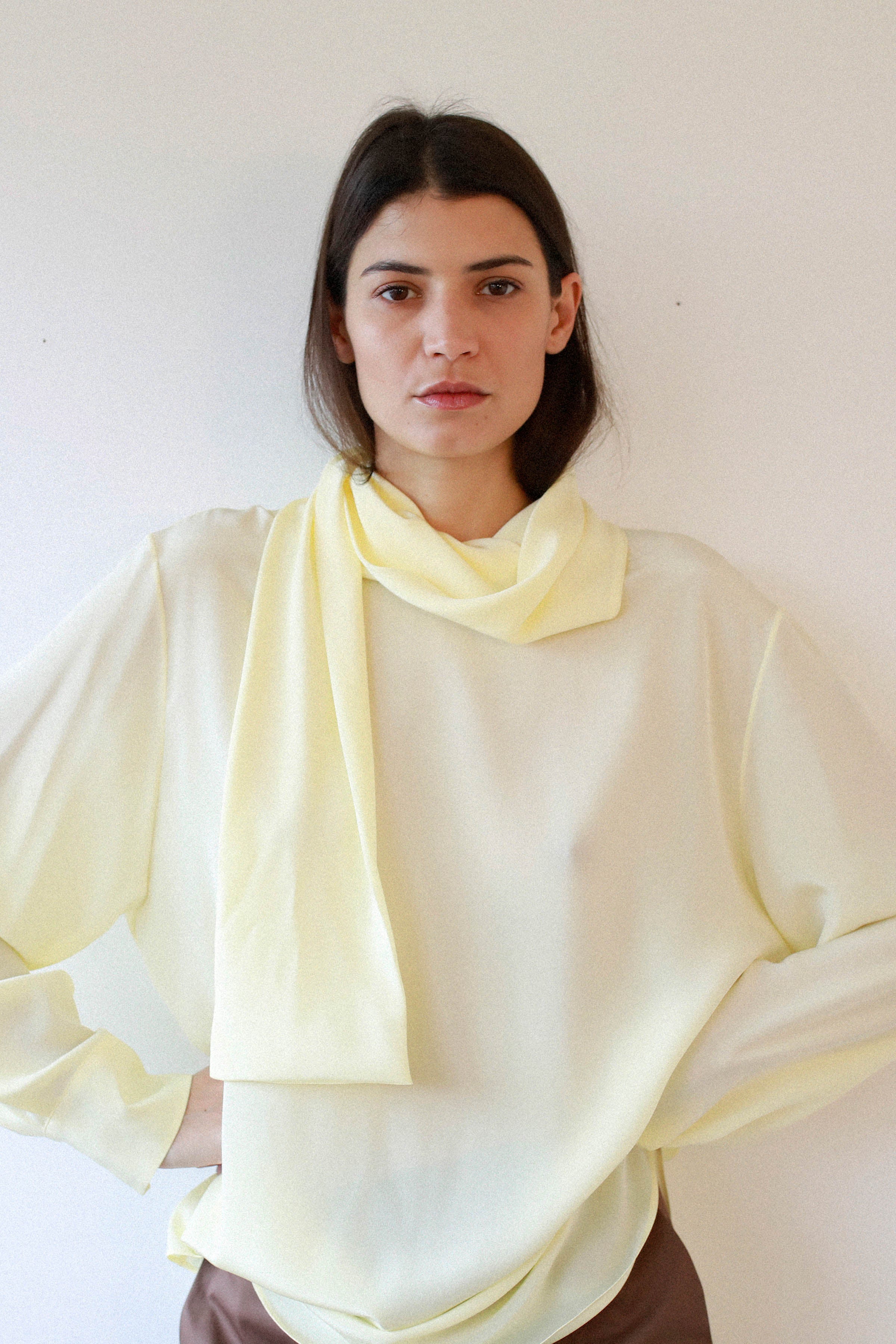 BLOUSE WITH BACK BOW