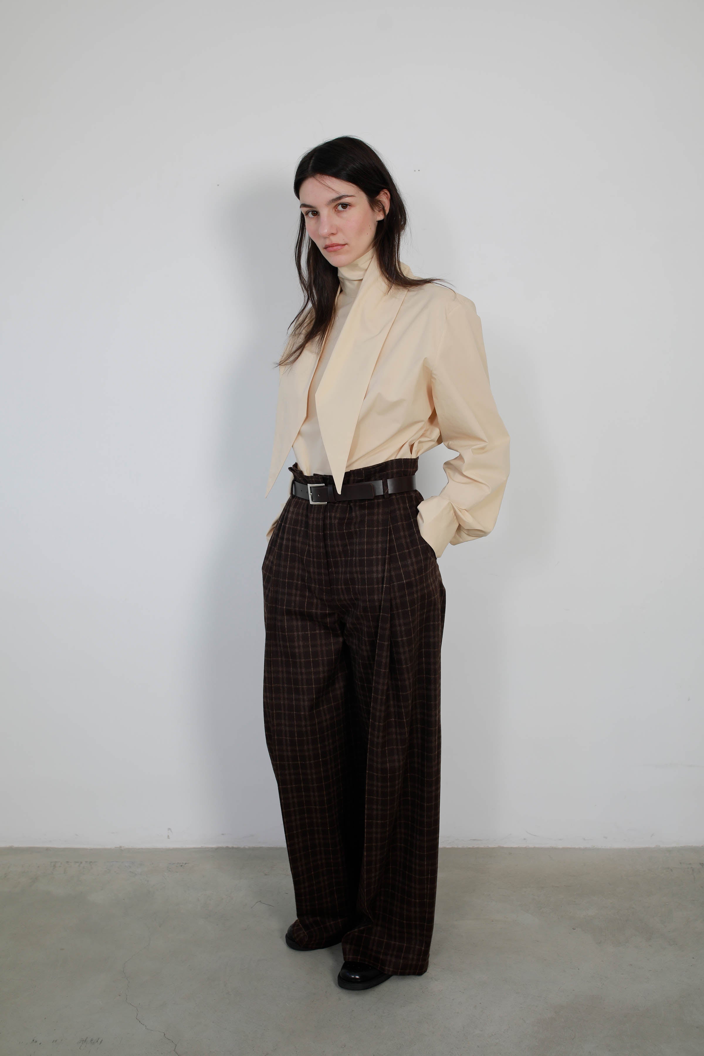 BLUSA VERSATIL CON LAZO ALGODÓN BEIGE