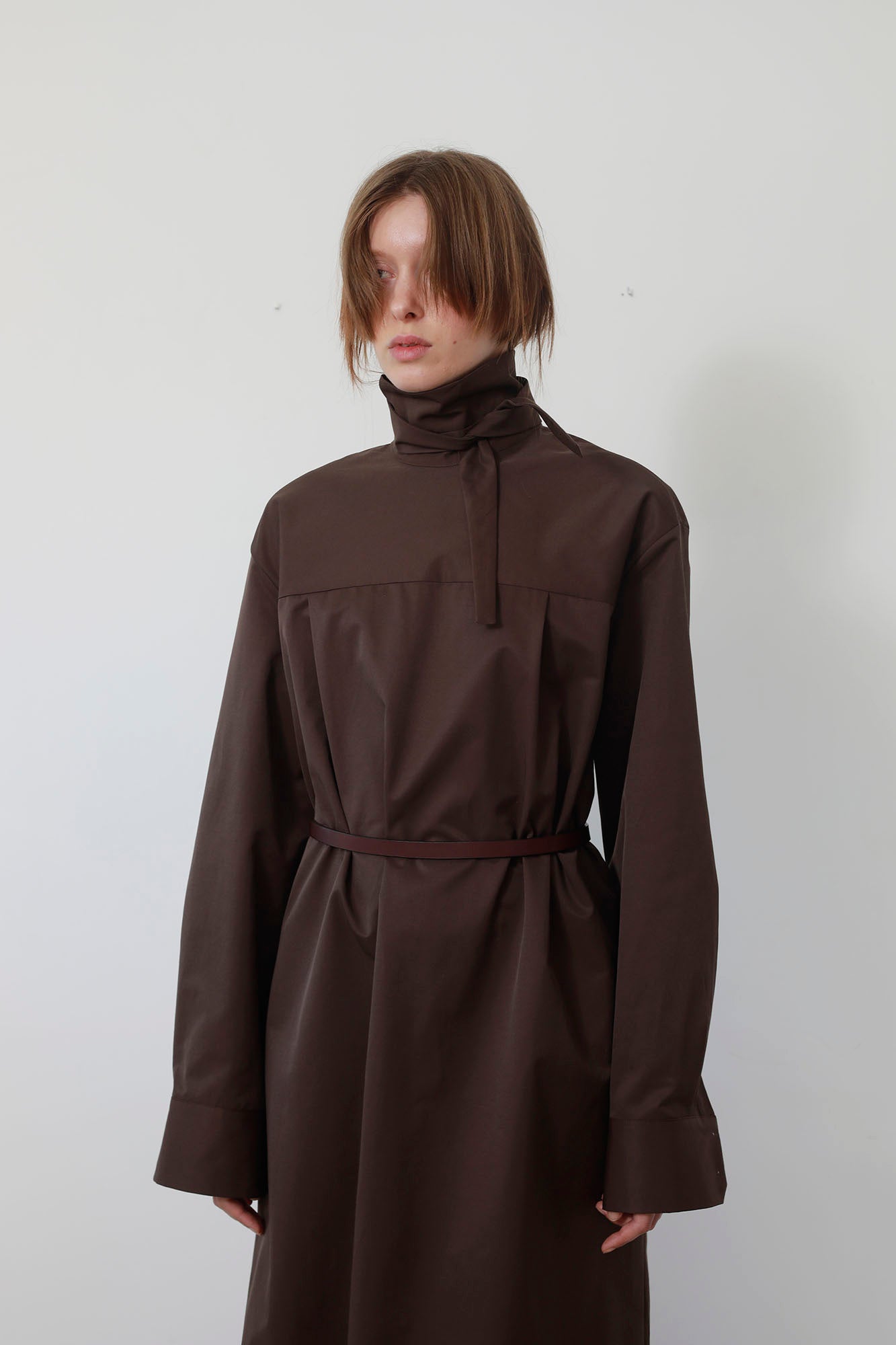 CHOCOLATE NECK BOW DRESS