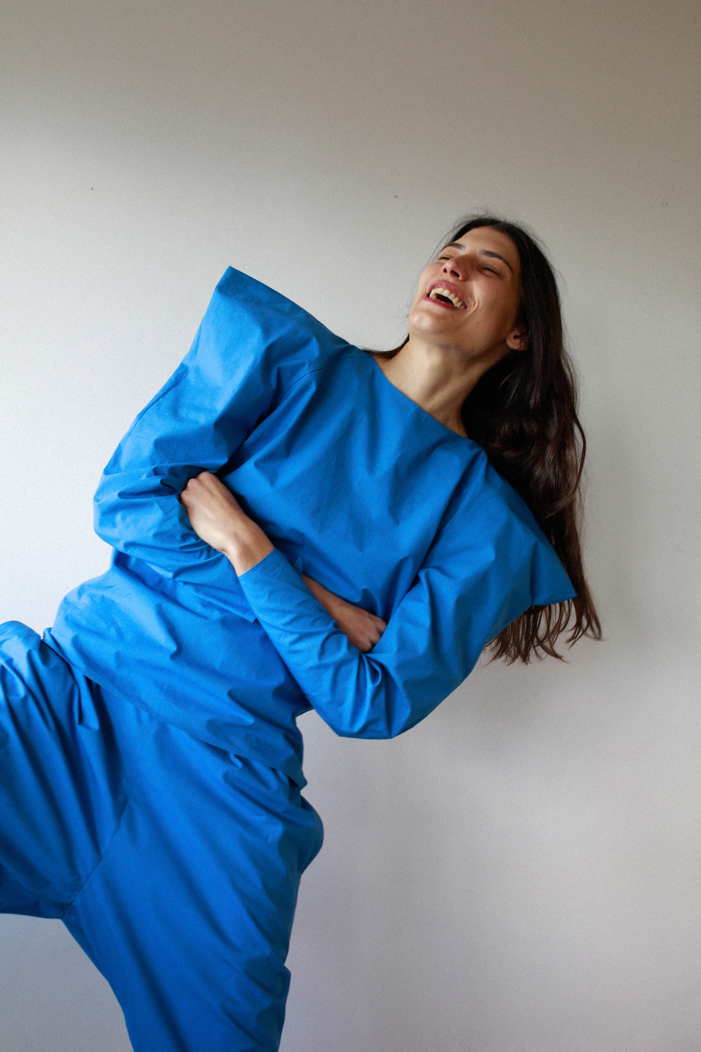 Blouse with Voluminous Shoulders in Poplin Sky