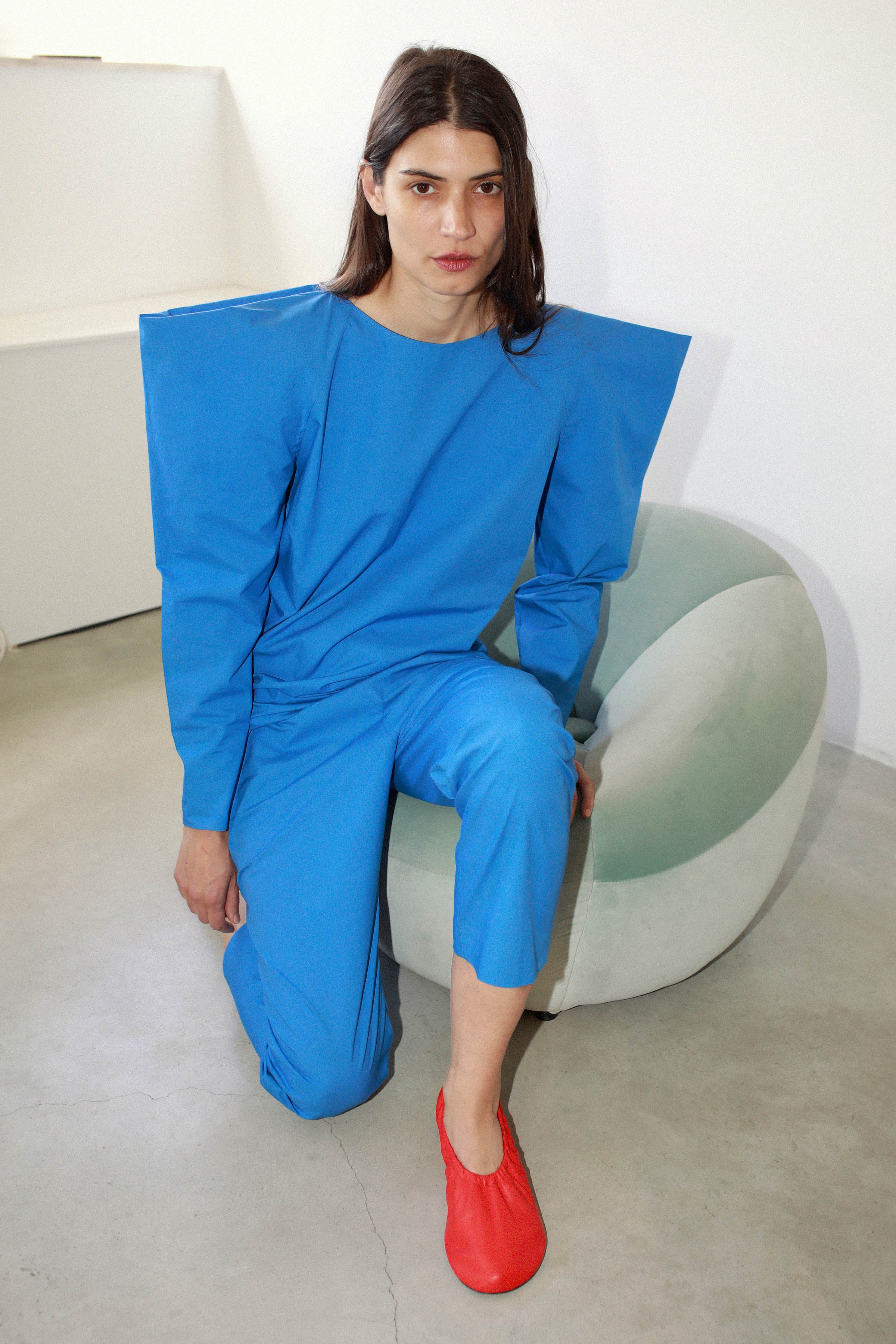 Blouse with Voluminous Shoulders in Poplin Sky