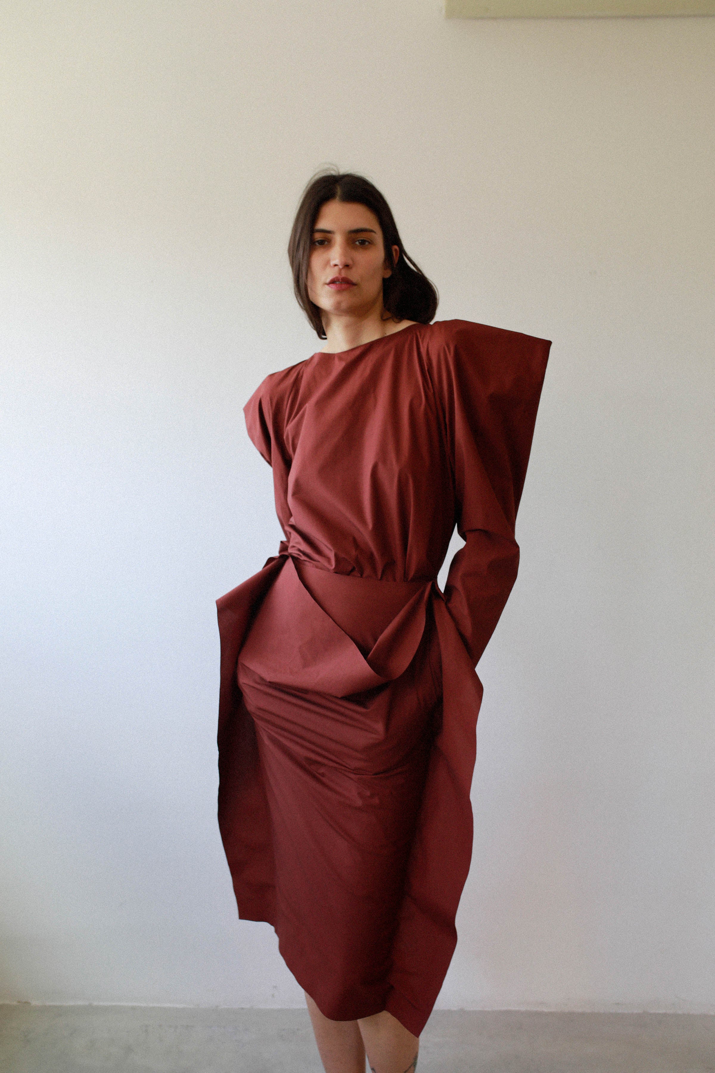 BLOUSE WITH VOLUME ON SHOULDERS in poplin clay