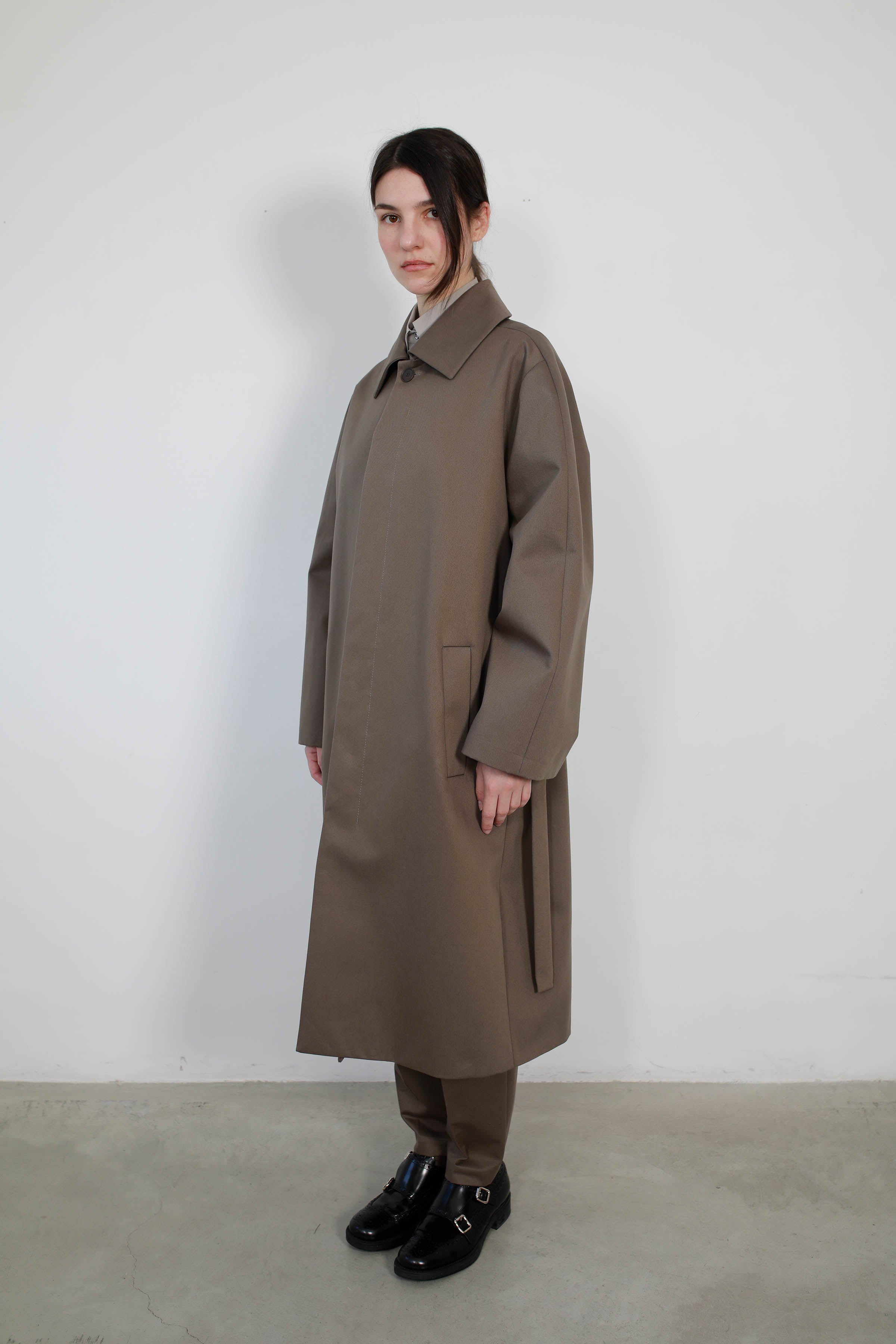 GABARDINA CON SISAS ASIMÉTRICAS COTTON STONE