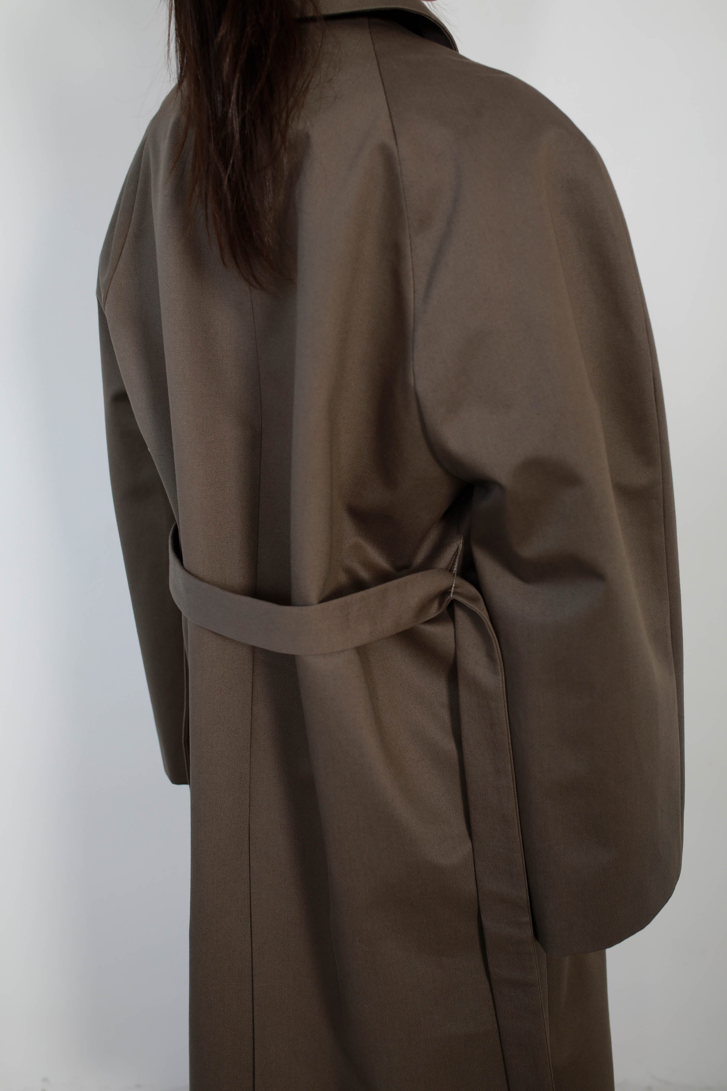 GABARDINA CON SISAS ASIMÉTRICAS COTTON STONE