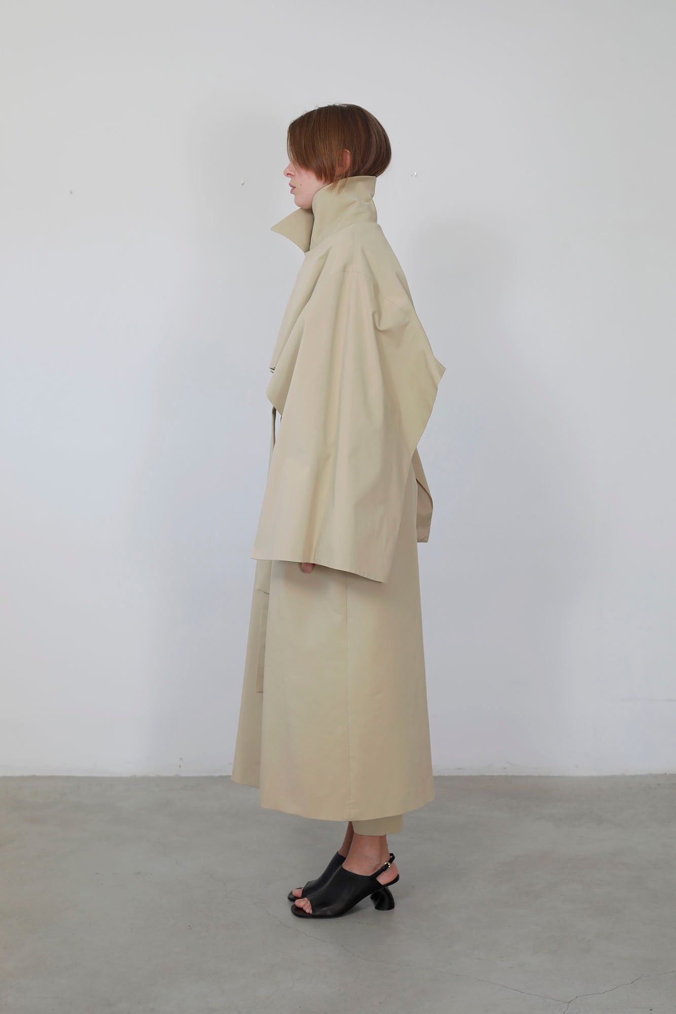 TRENCH COAT WITH DETACHABLE CAPE