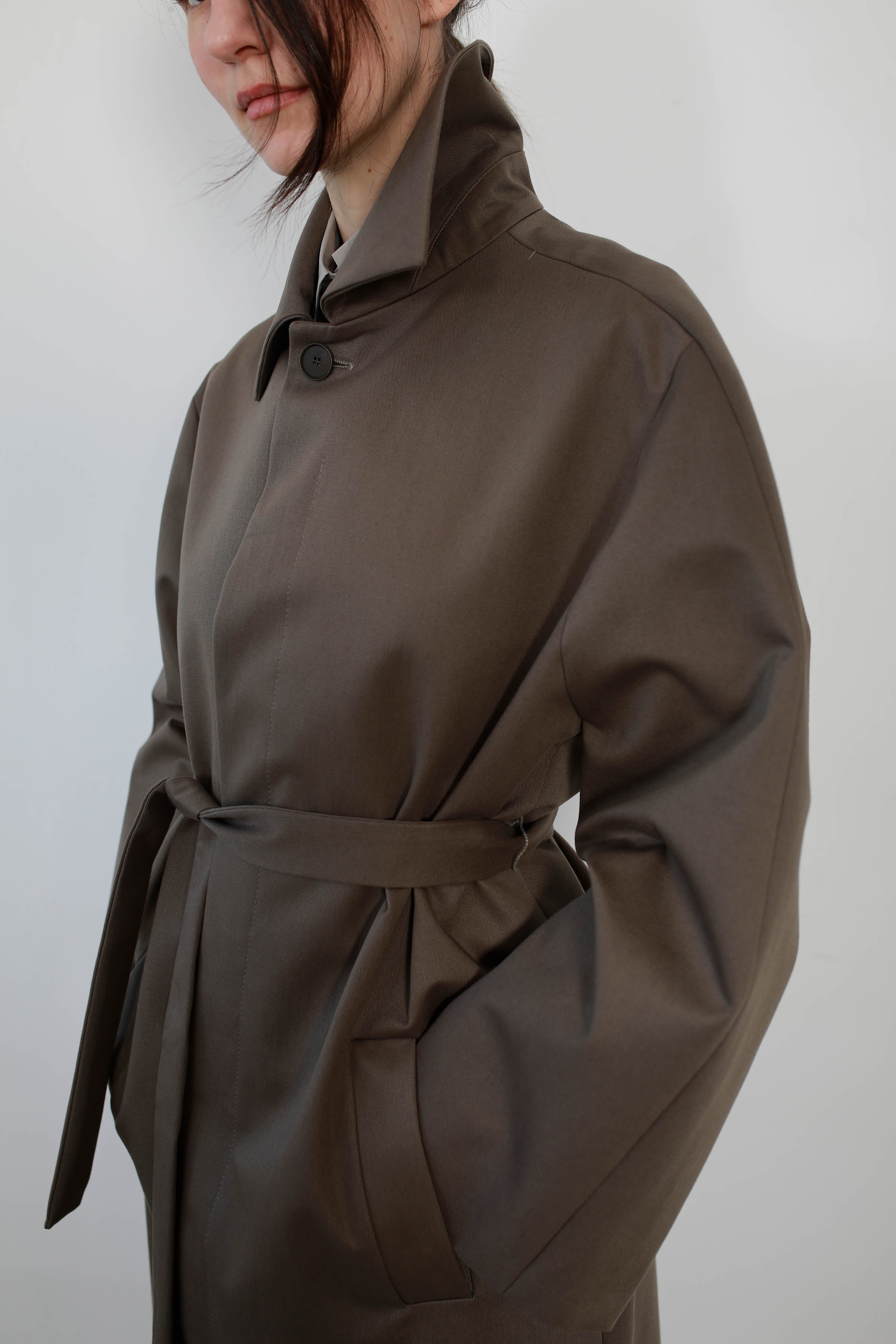 GABARDINA CON SISAS ASIMÉTRICAS COTTON STONE