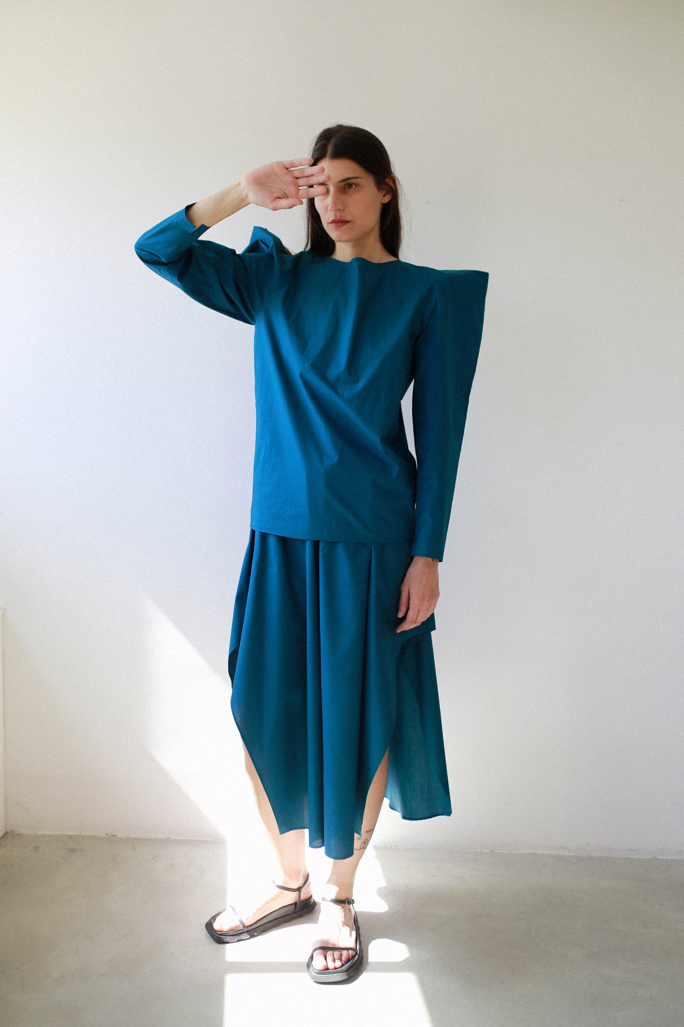 SKIRT WITH VOLUME AND SIDE SLITS