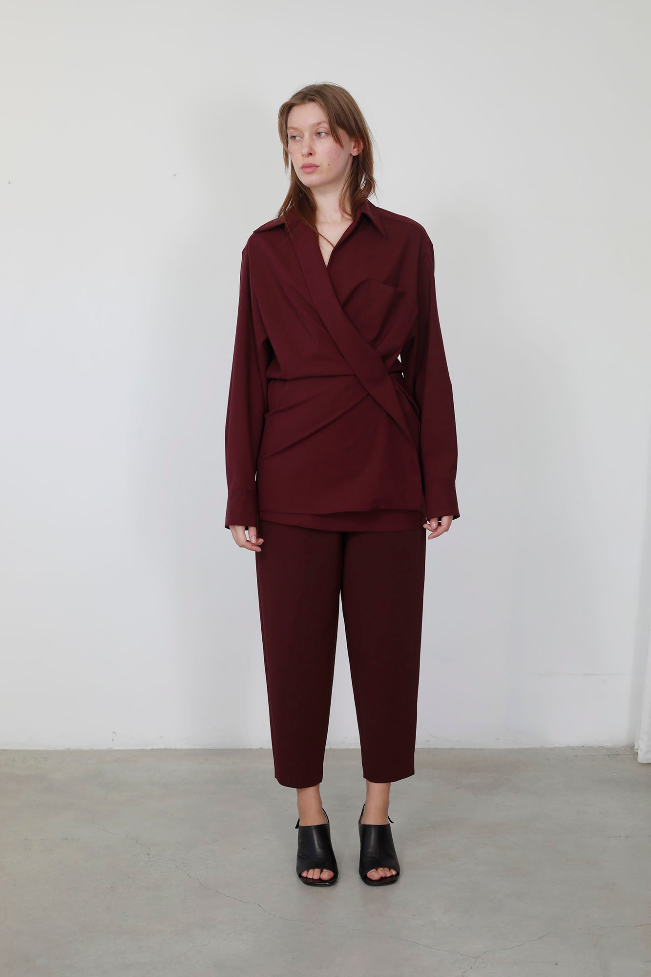 CAMISA VS CHAQUETA CRUZADA EN LANA EXTRAFINA BURGUNDY