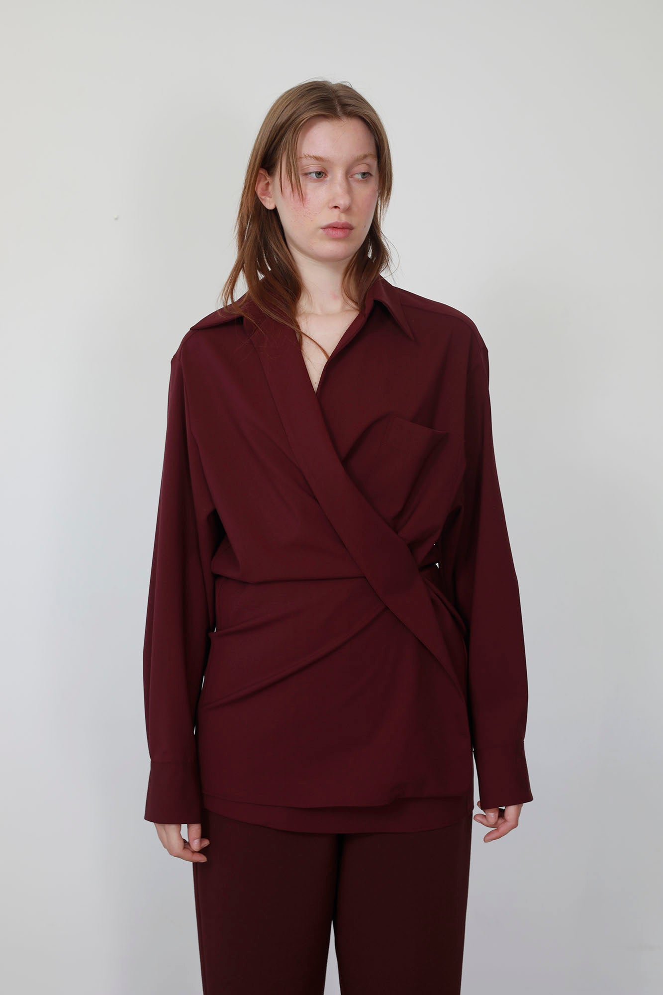 CAMISA VS CHAQUETA CRUZADA EN LANA EXTRAFINA BURGUNDY