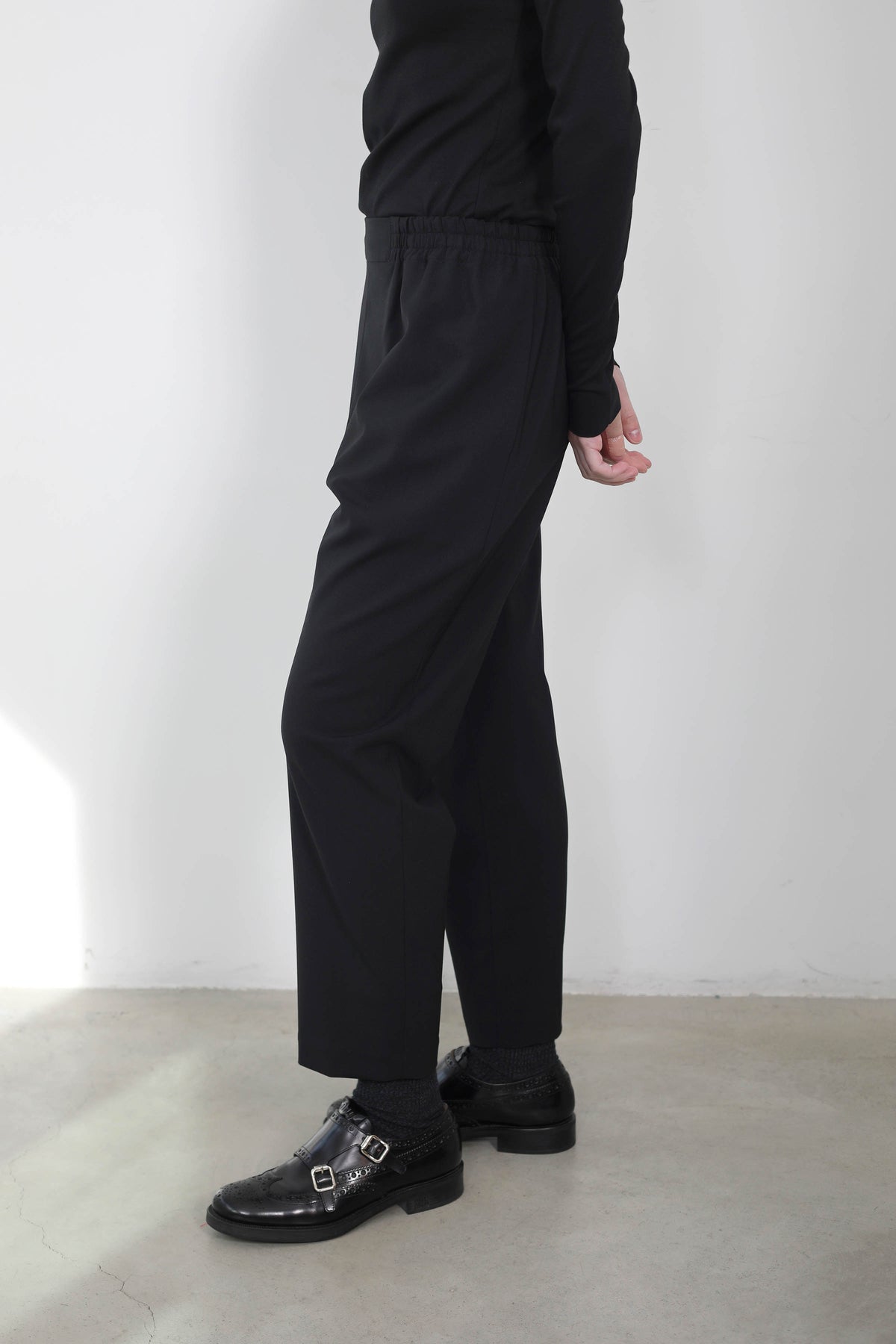 PANTALÓN AMPLIO CON CINTURA ELÁSTICA