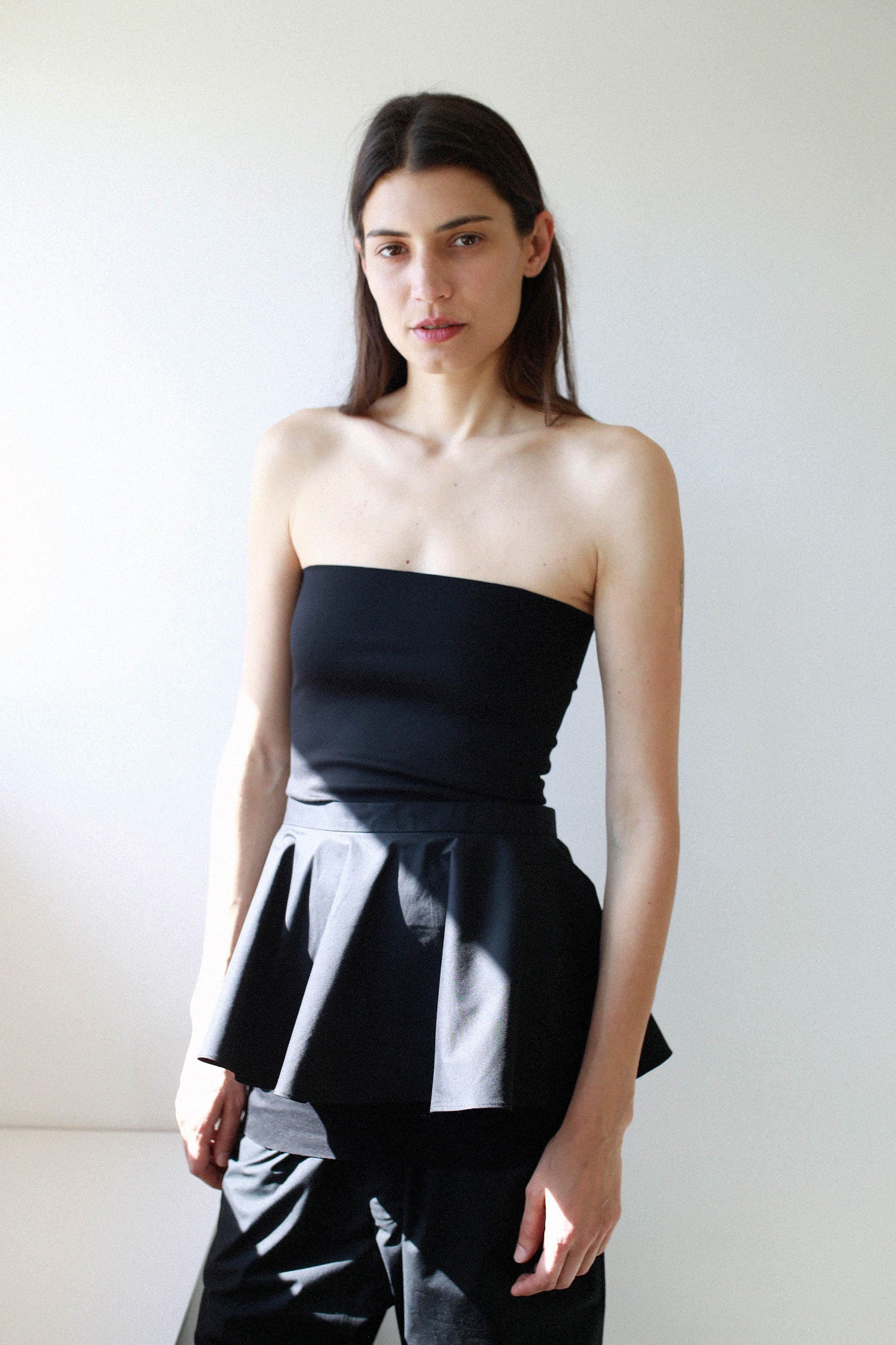 STRAPLESS in black jersey