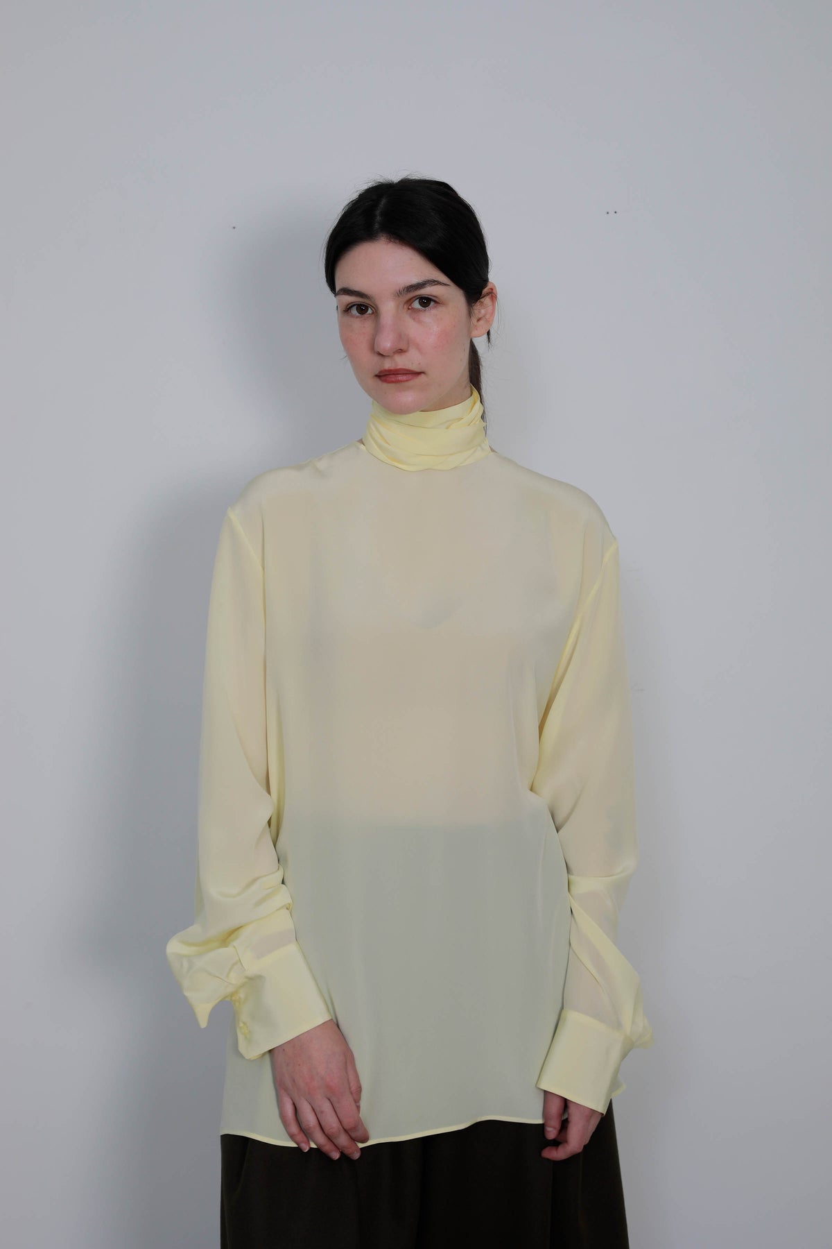 BLUSA VERSATIL CON LAZO EN SEDA