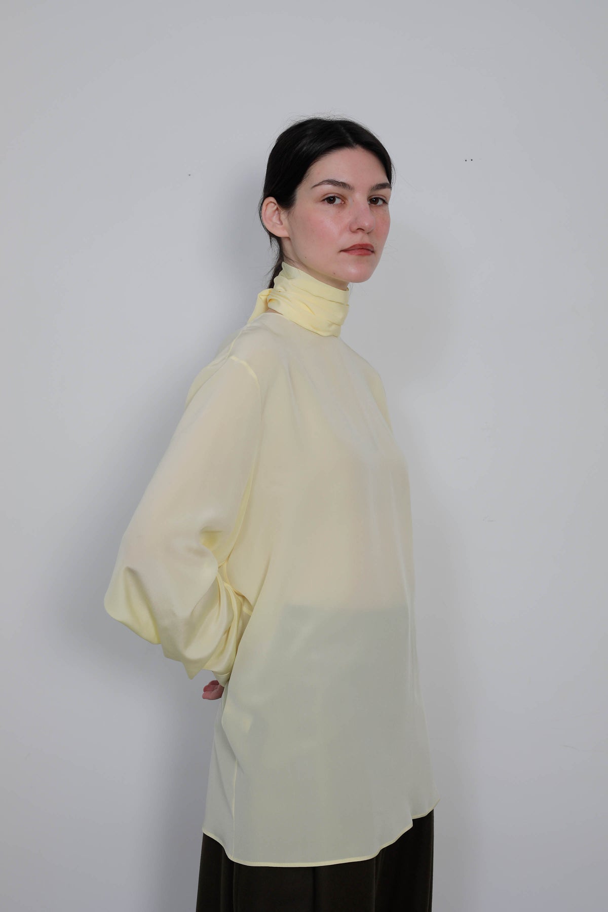 BLUSA VERSATIL CON LAZO EN SEDA