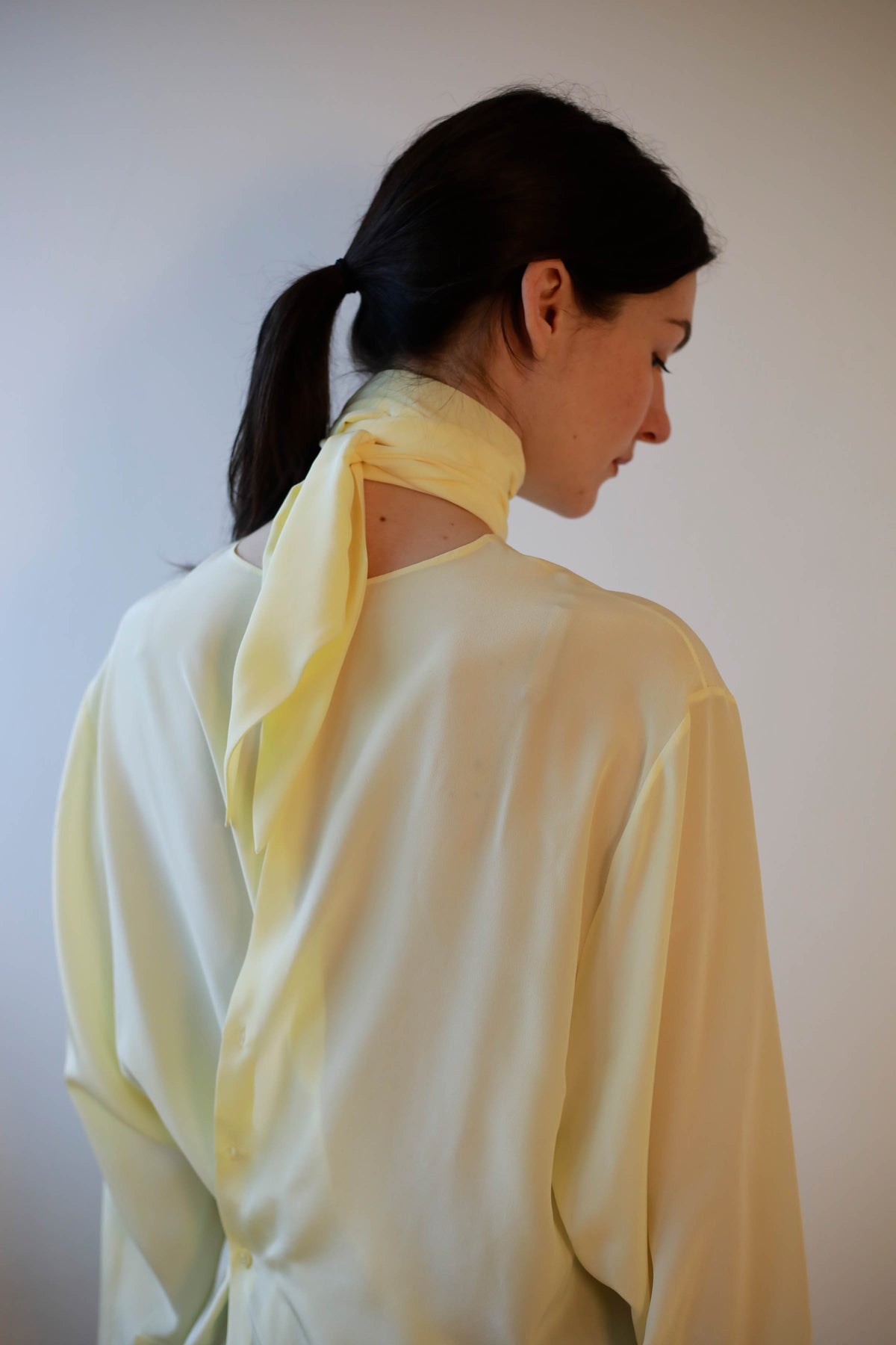 BLUSA VERSATIL CON LAZO EN SEDA