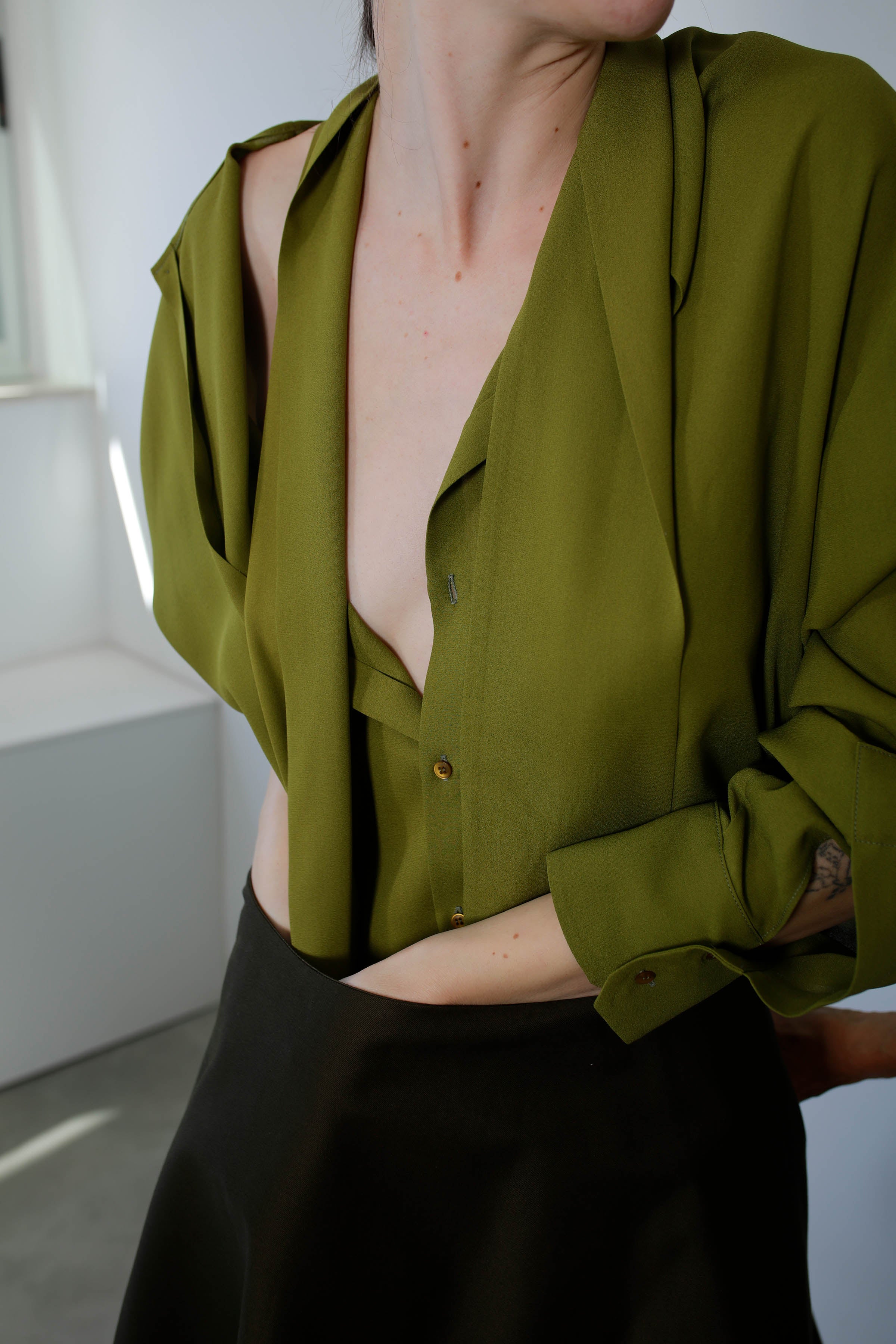 BLUSA VERSATIL CON LAZO EN SEDA LIMA