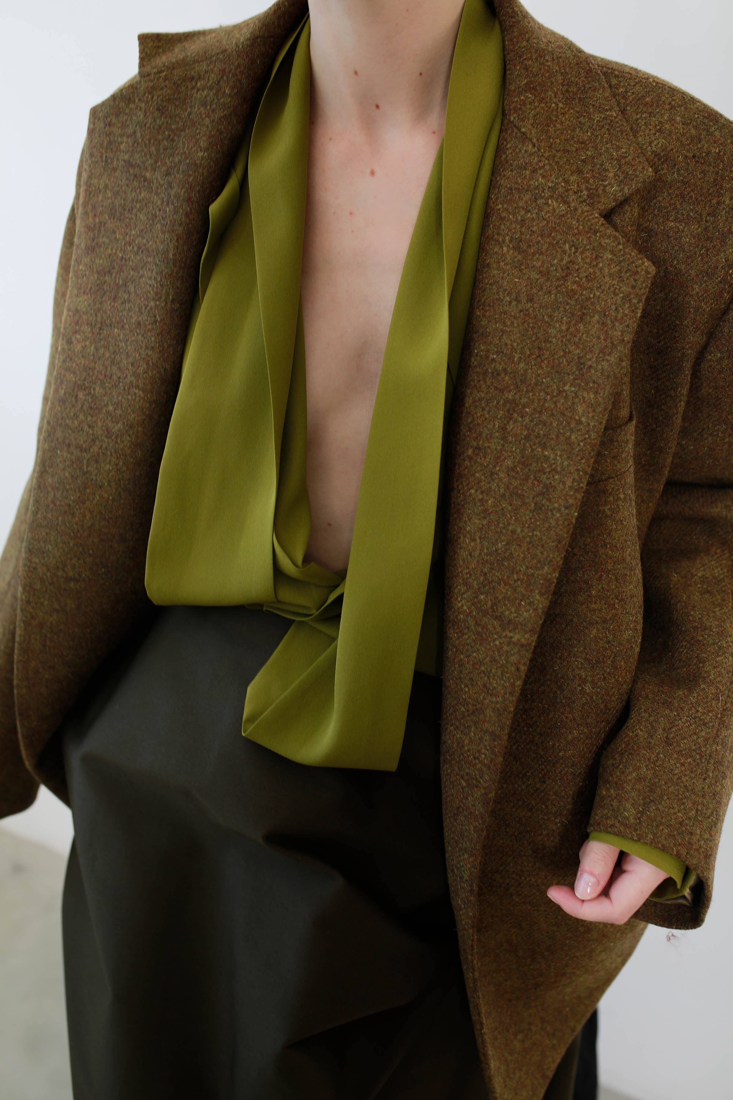 BLUSA VERSATIL CON LAZO EN SEDA LIMA