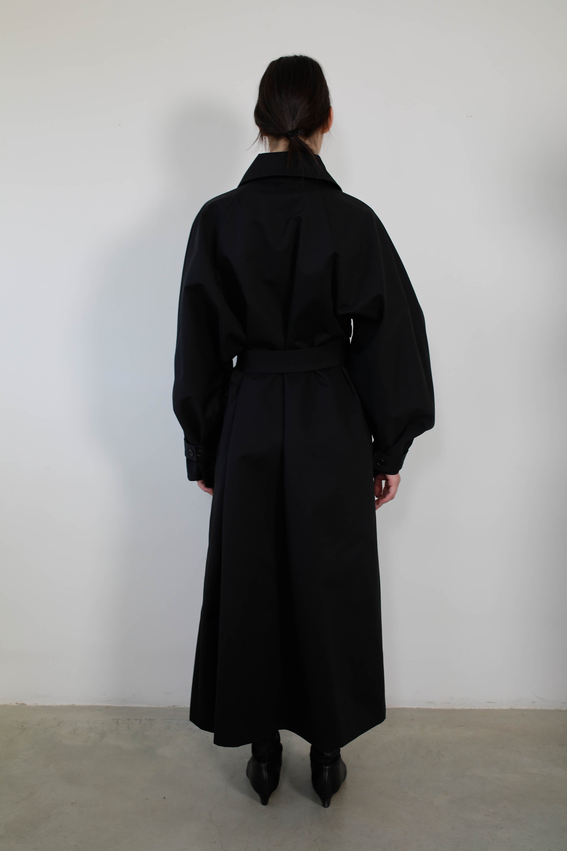 ABRIGO OVERSIZE MANGA RANGLAN ALGODÓN NEGRO