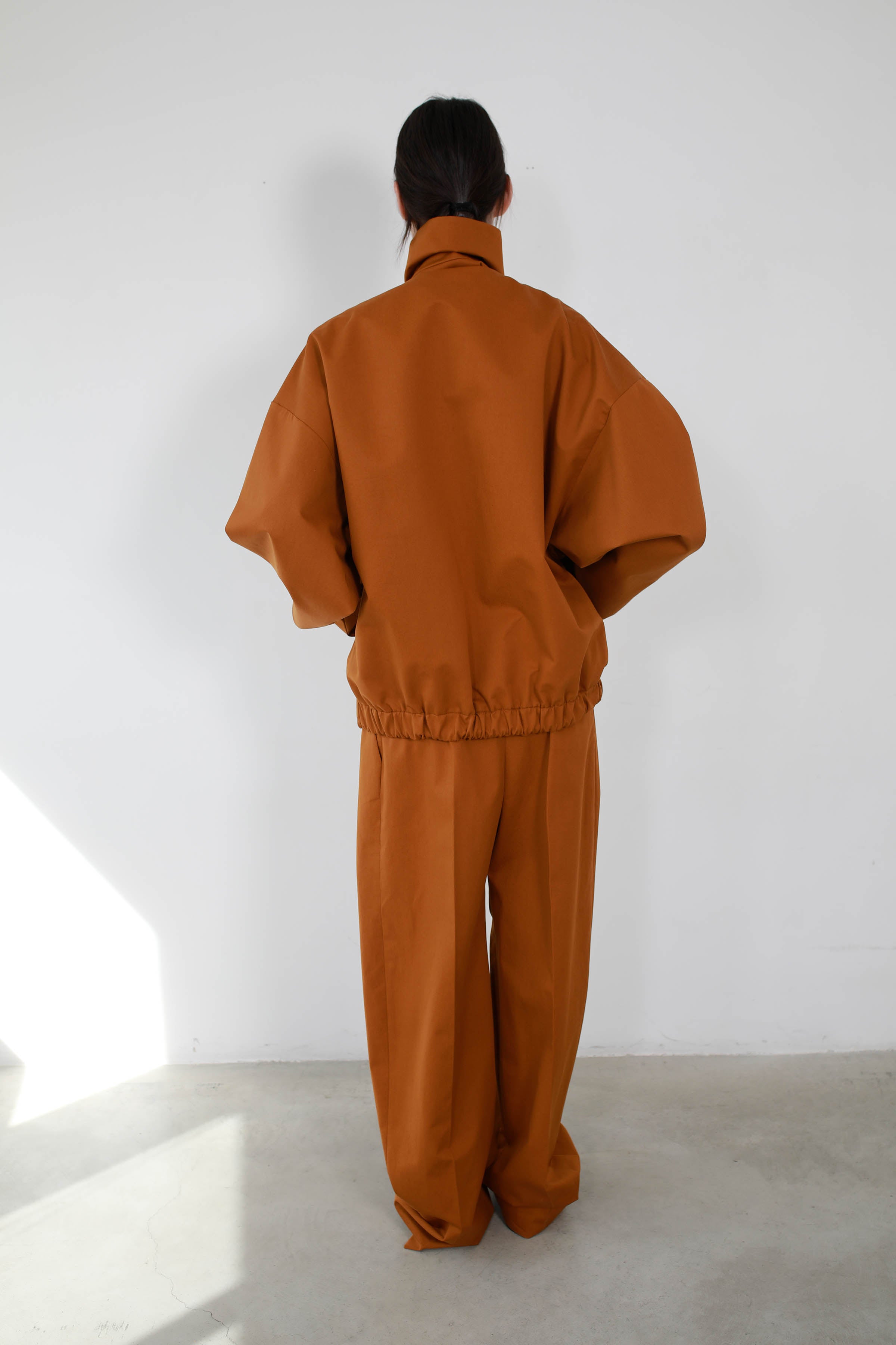 Wide-leg trousers with high waist and belt loops