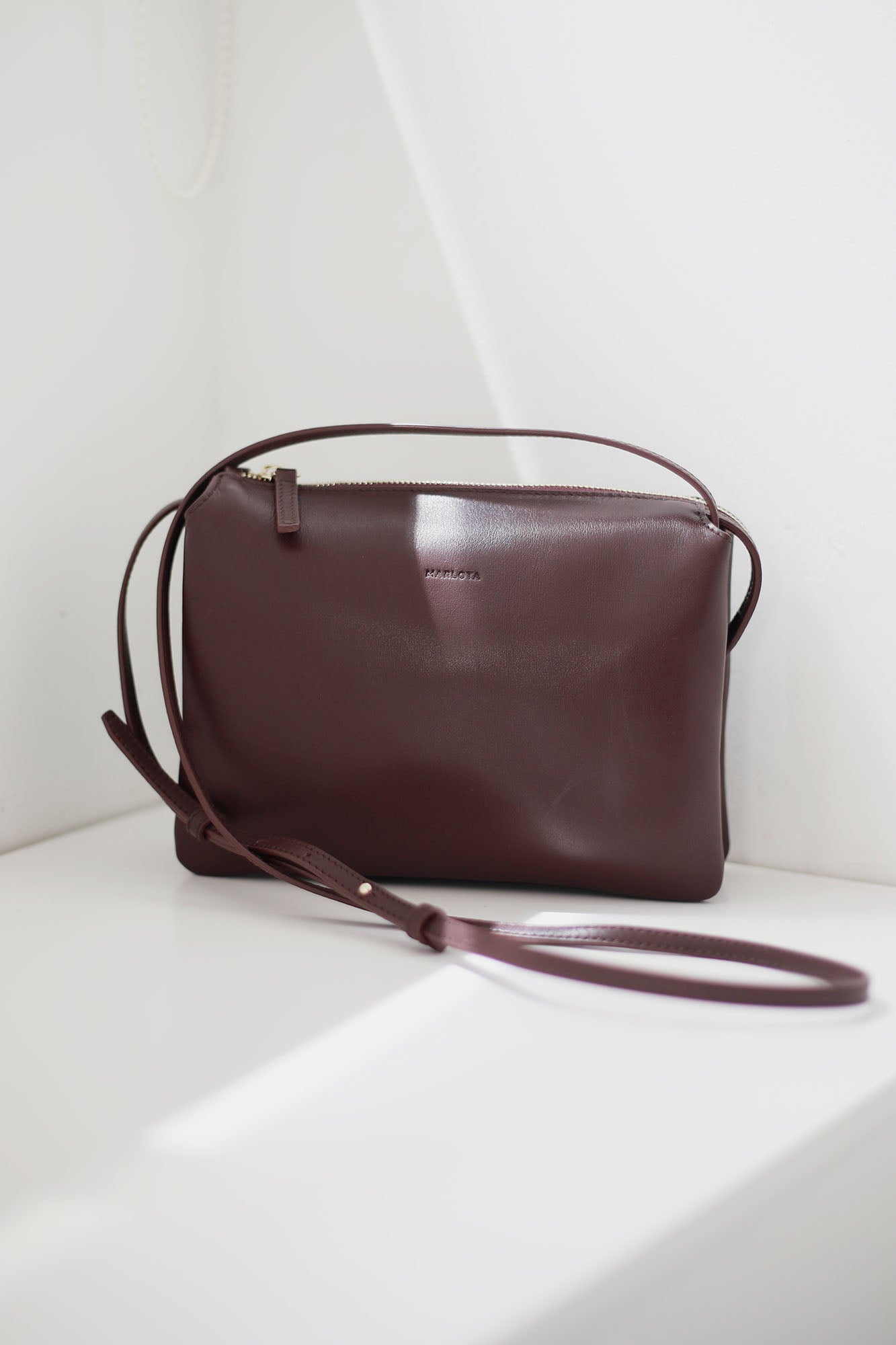 BOLSO DE HOMBRO, TRIFUELLE, EN PIEL BURGUNDY