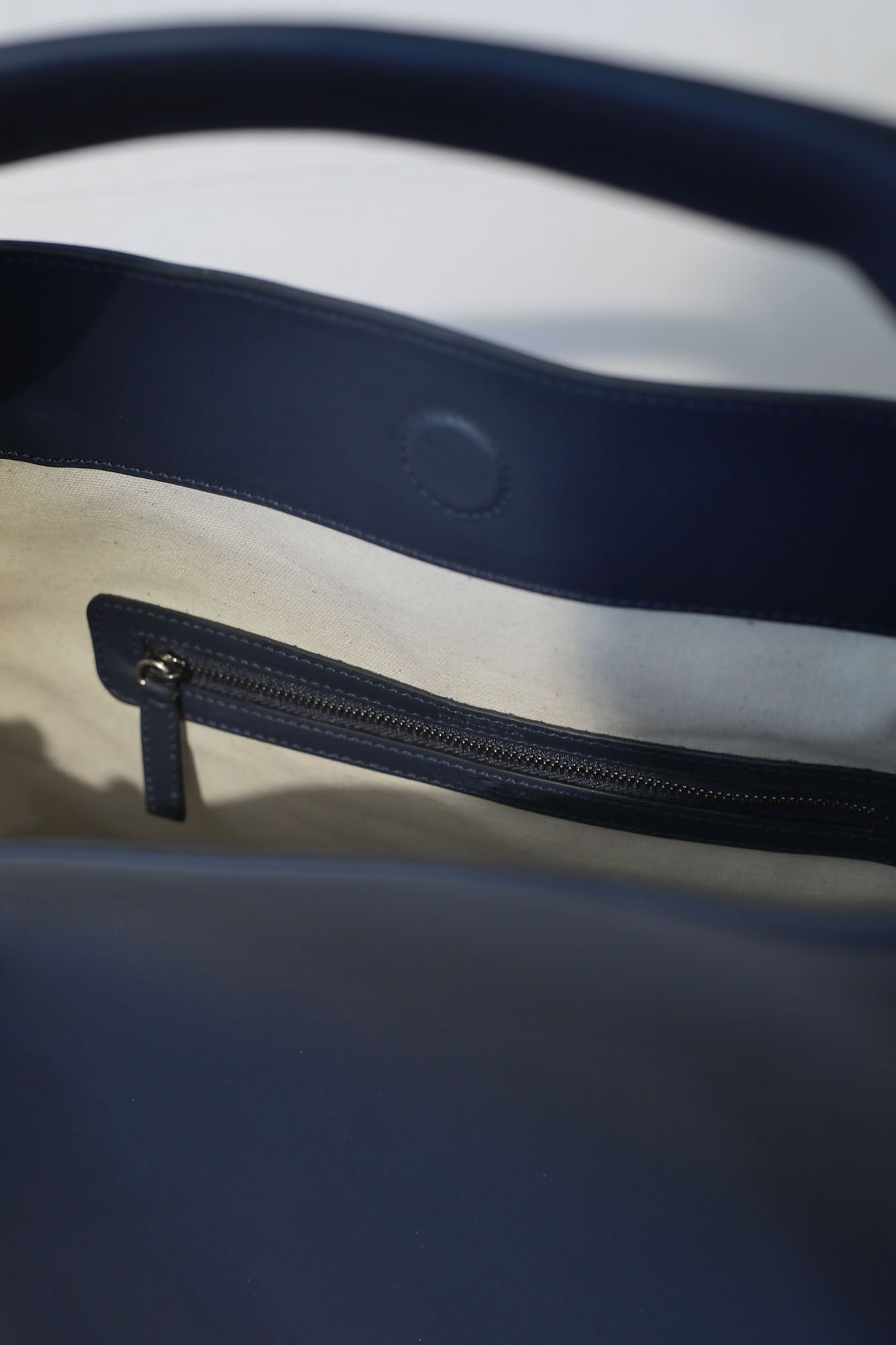 TOTE BAG CUERO AZUL MARINO