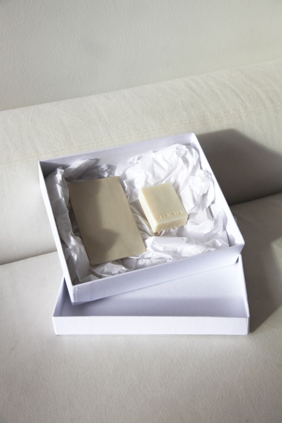 CAJA REGALO JABÓN ORGÁNICO + JABONERA