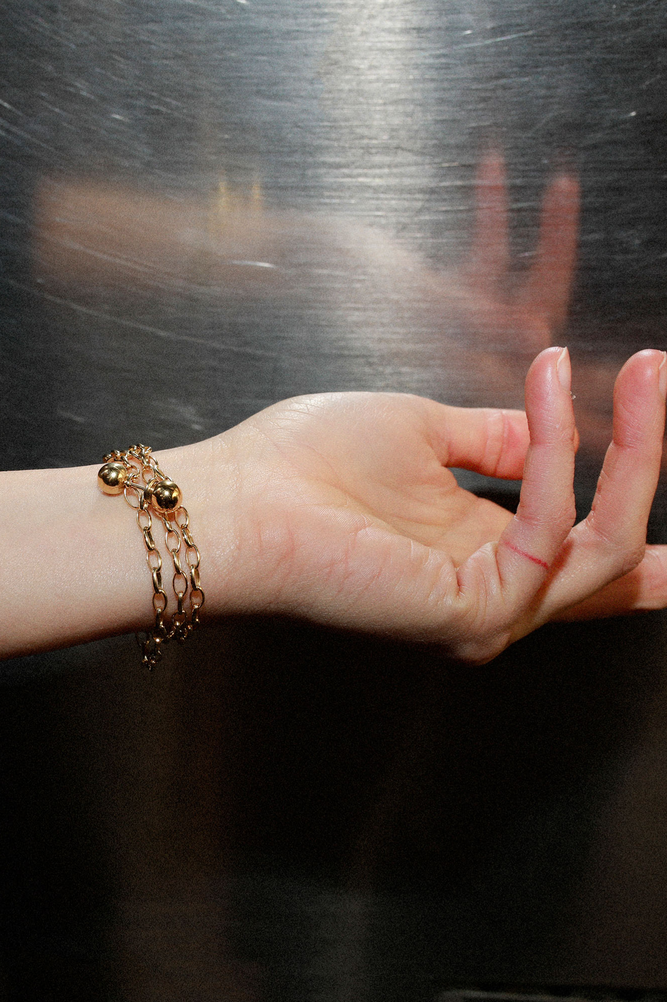 GOLD-PLATED BRACELET WITH GOLD-PLATEAD BALL PIECE C02O P04LOpendpul-MBP