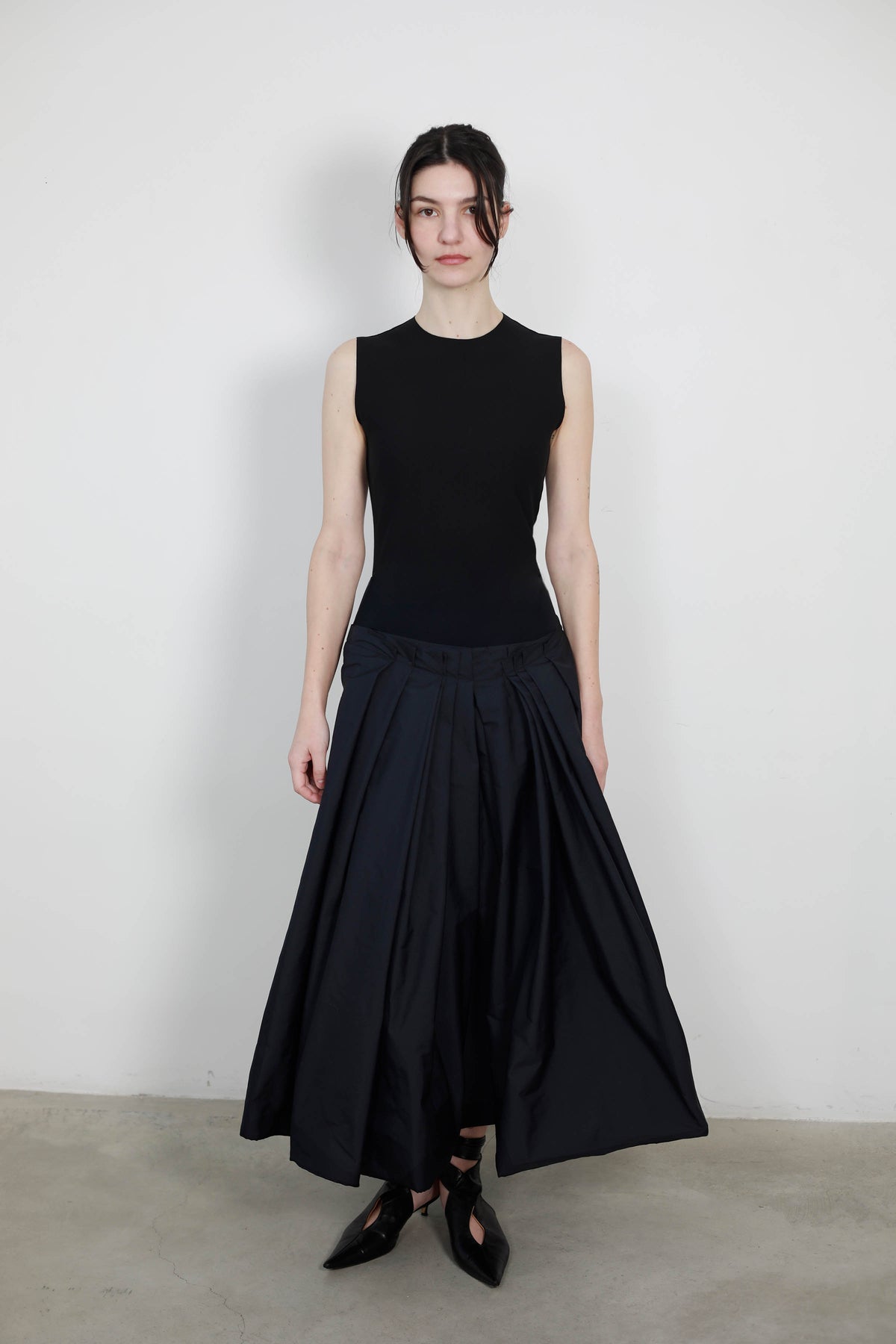 VESTIDO EN JERSEY Y TAFFETA SEDA PLIEGUES IRREGULARES