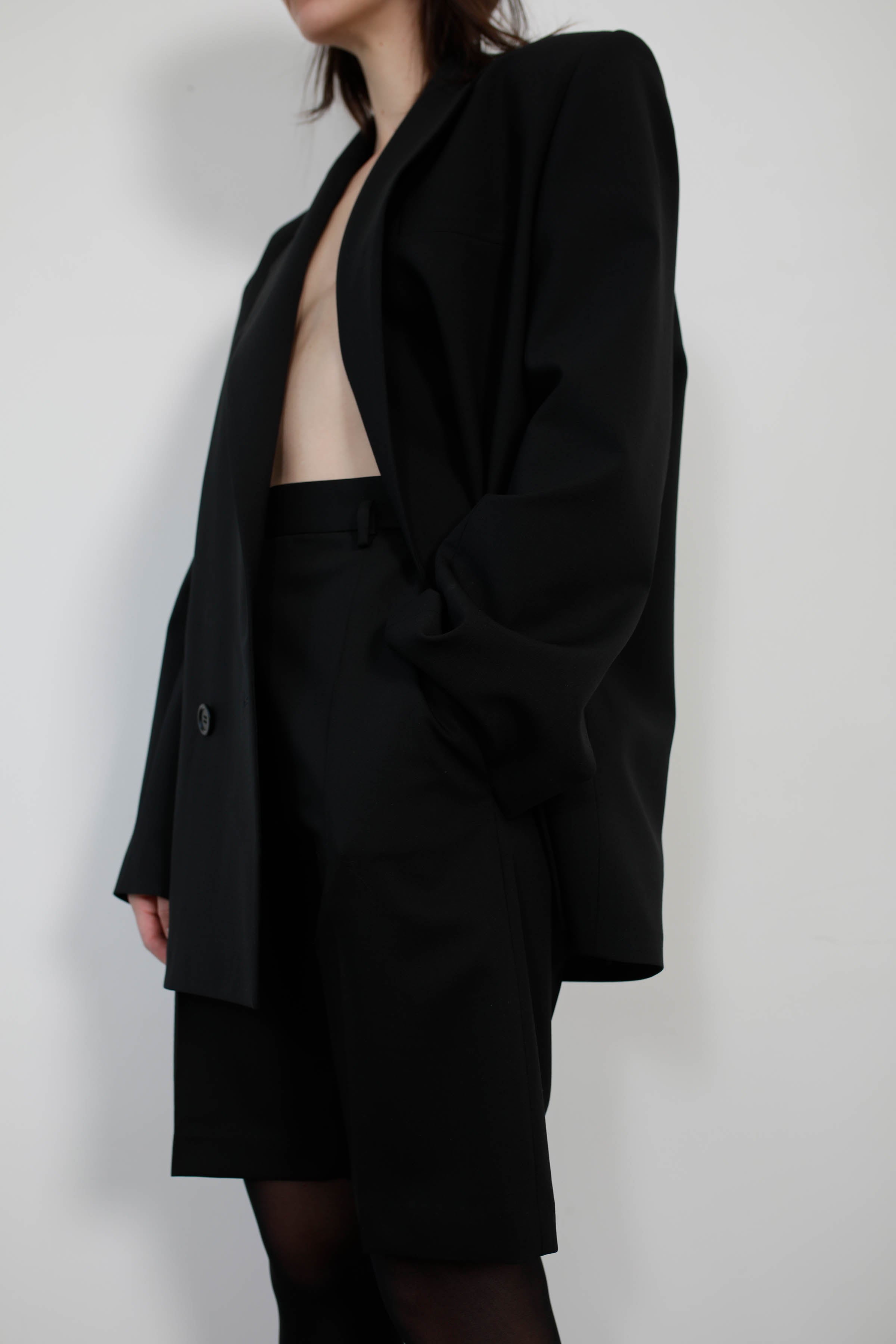 CHAQUETA SASTRE OVERSIZE EN LANA NEGRA