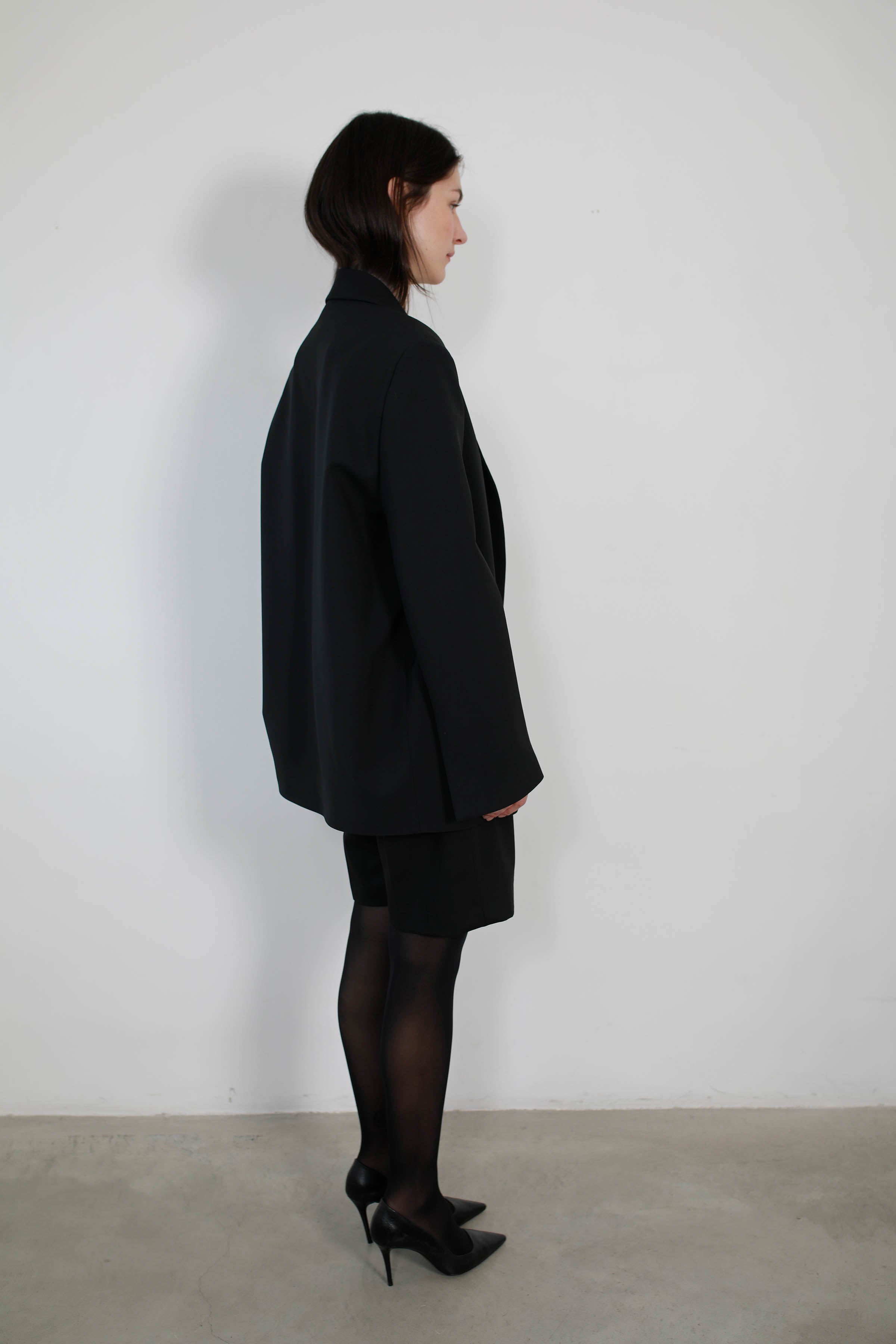 CHAQUETA SASTRE OVERSIZE EN LANA NEGRA