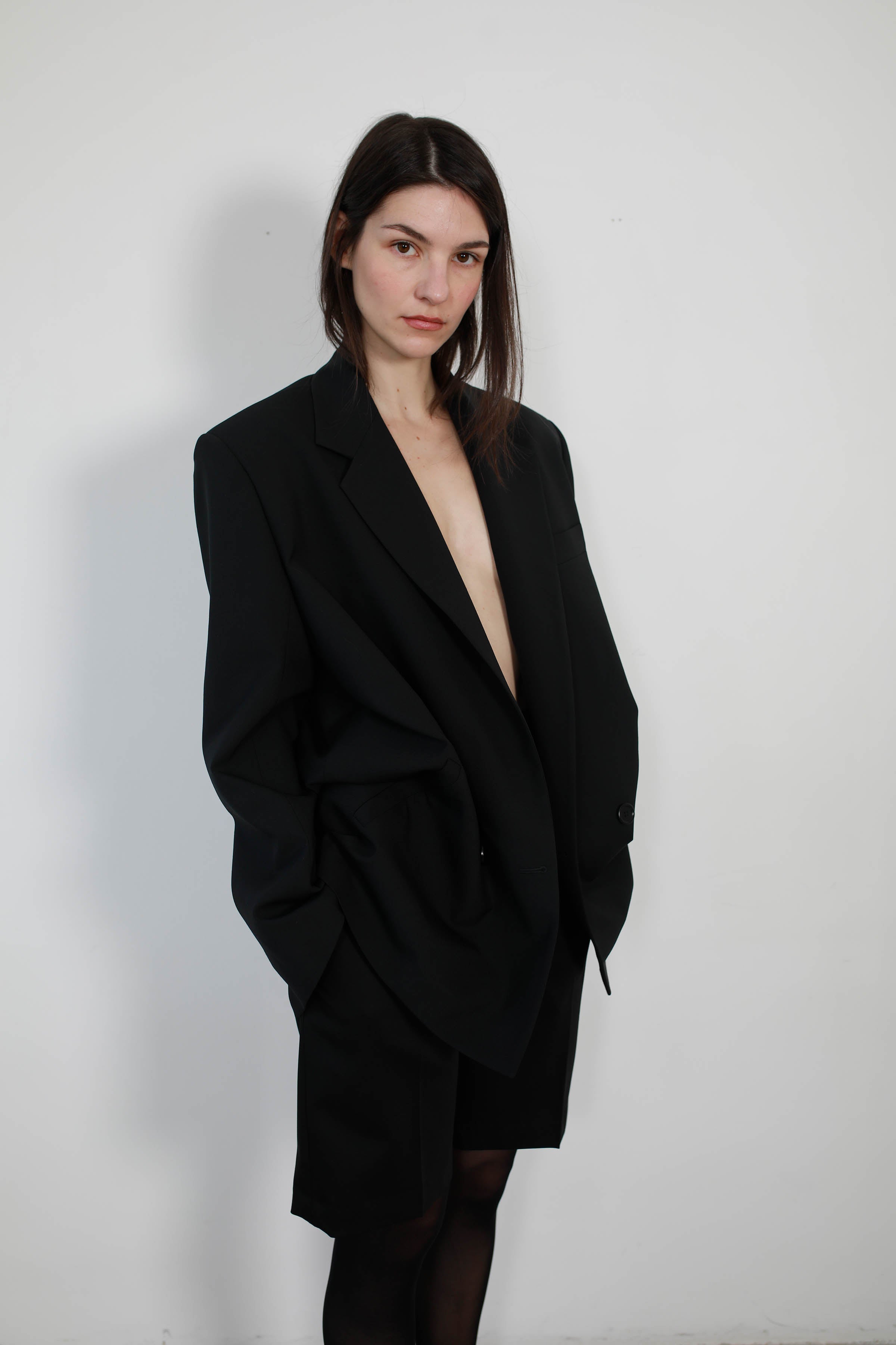 CHAQUETA SASTRE OVERSIZE EN LANA NEGRA