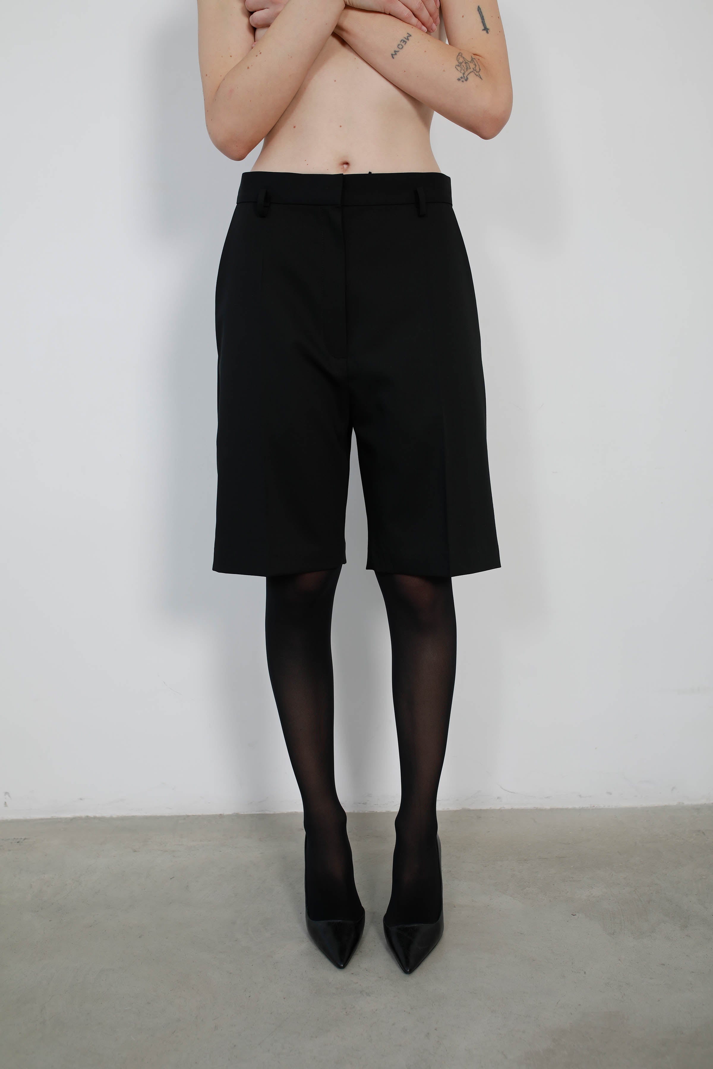 BLACK WOOL BERMUDA PANTS