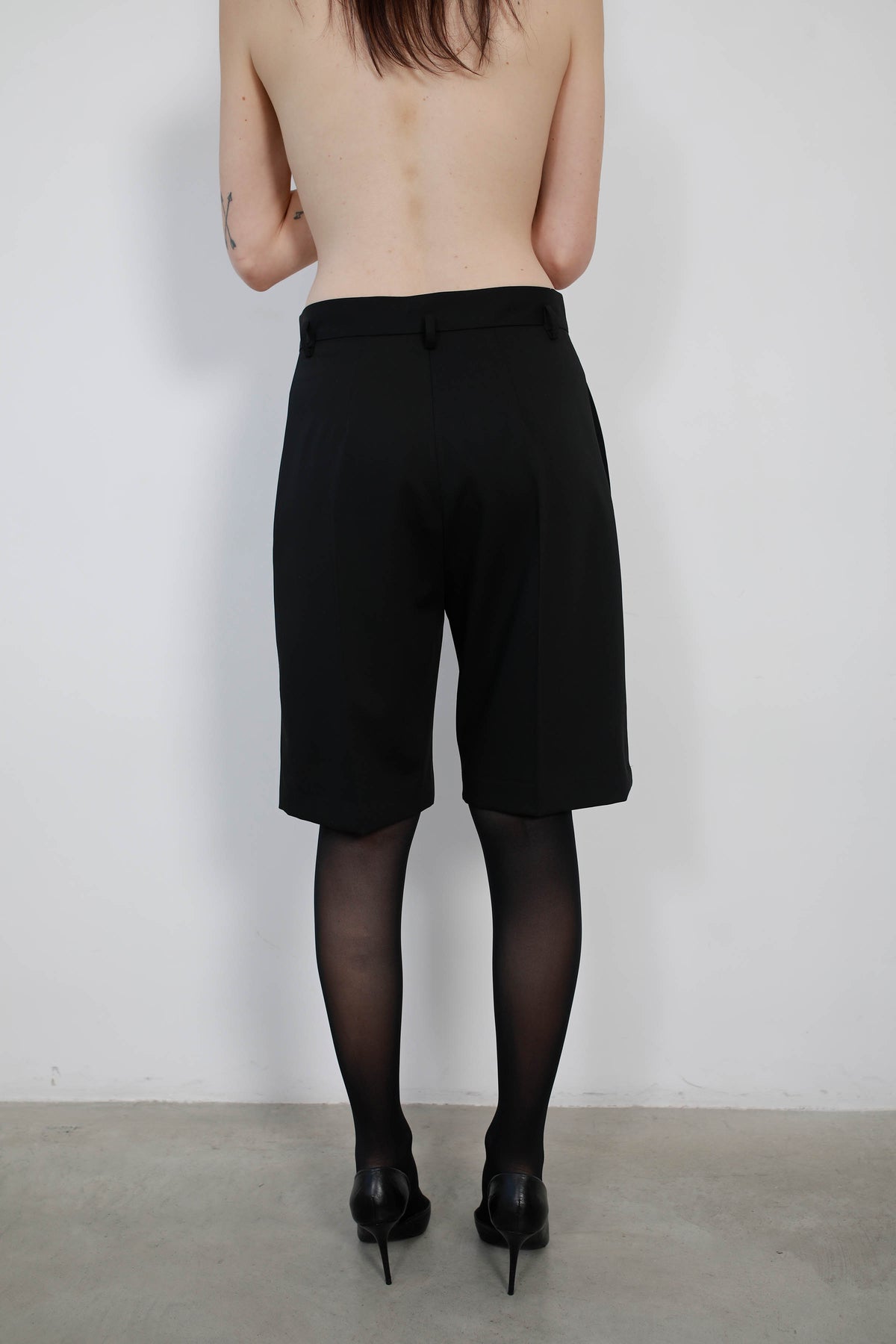BLACK COOL WOOL BERMUDA SHORTS