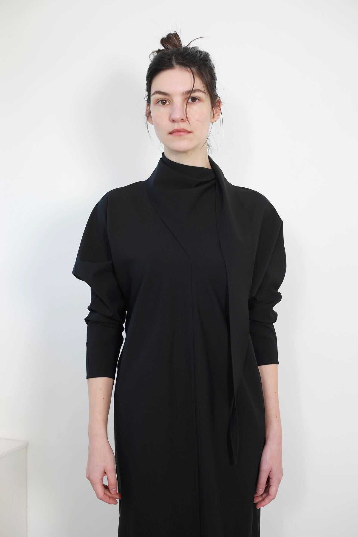 VESTIDO LAZO DOBLE POSICIÓN EN CUELLO EN SEDA