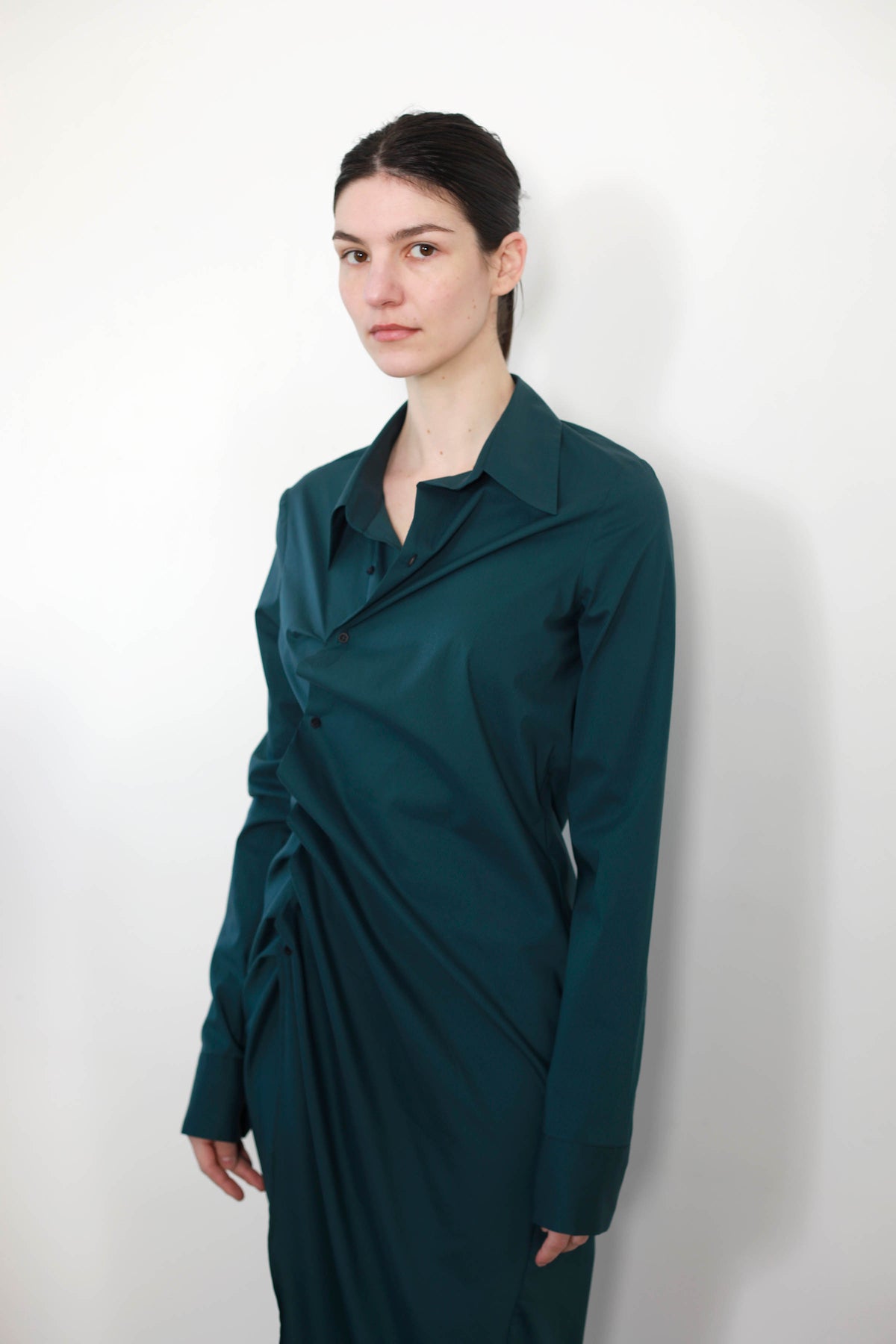 VESTIDO CAMISERO DRAPEADO SILUETA SLIM