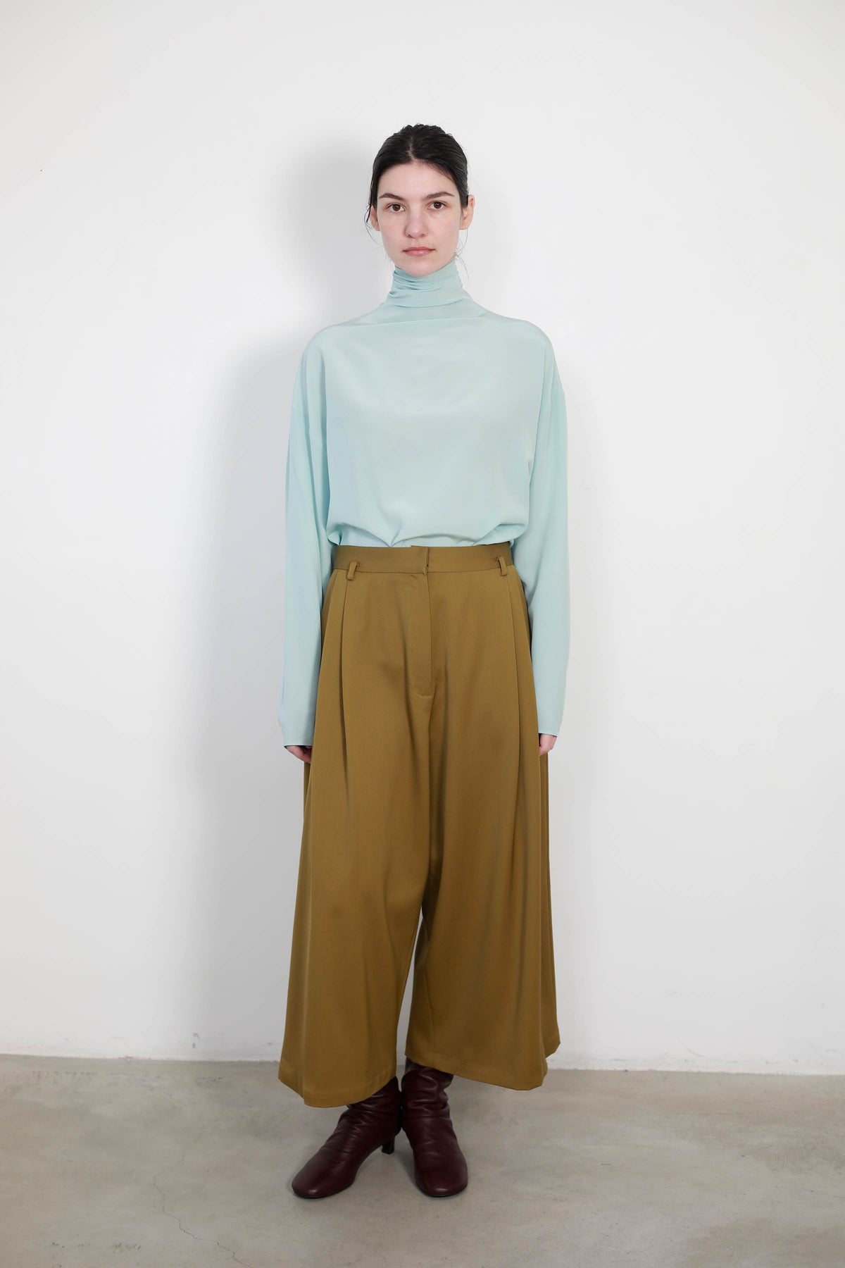 FALDA PANTALON AMPLIA CON PINZAS