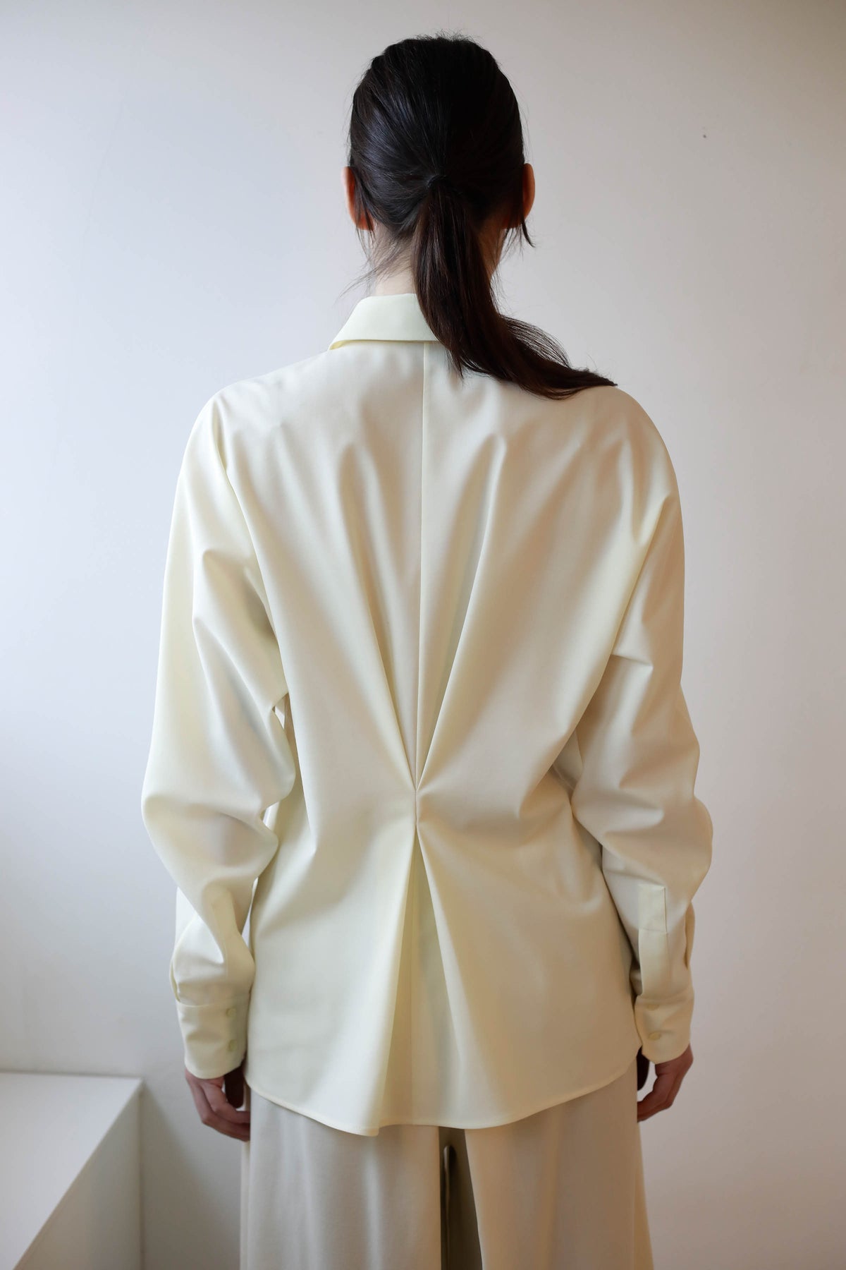 BLUSA MANGA JAPONESA Y PLIEGUE TRASERO PARA ENTALLE