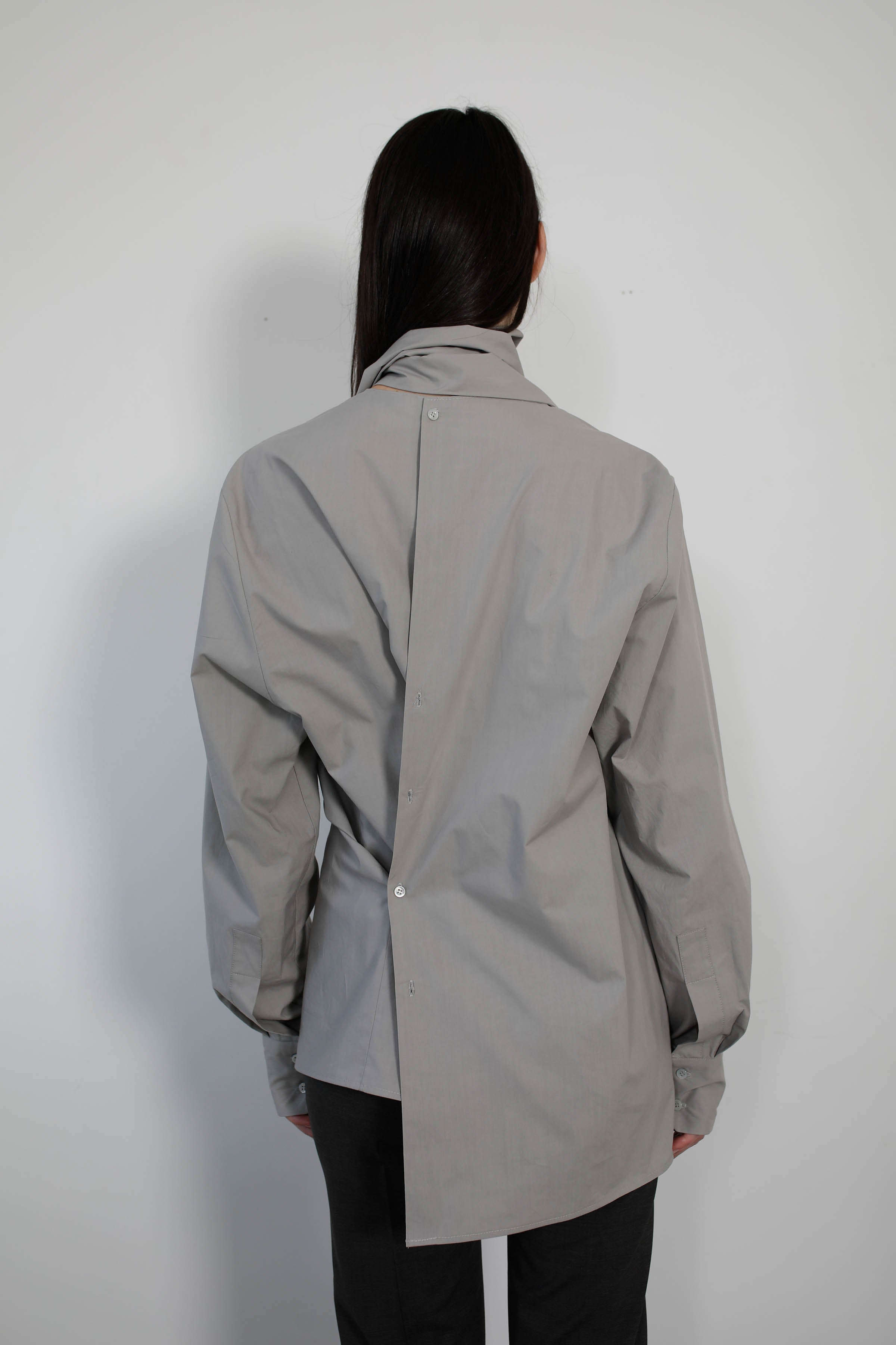 BLUSA VERSATIL CON LAZO ALGODÓN GREY