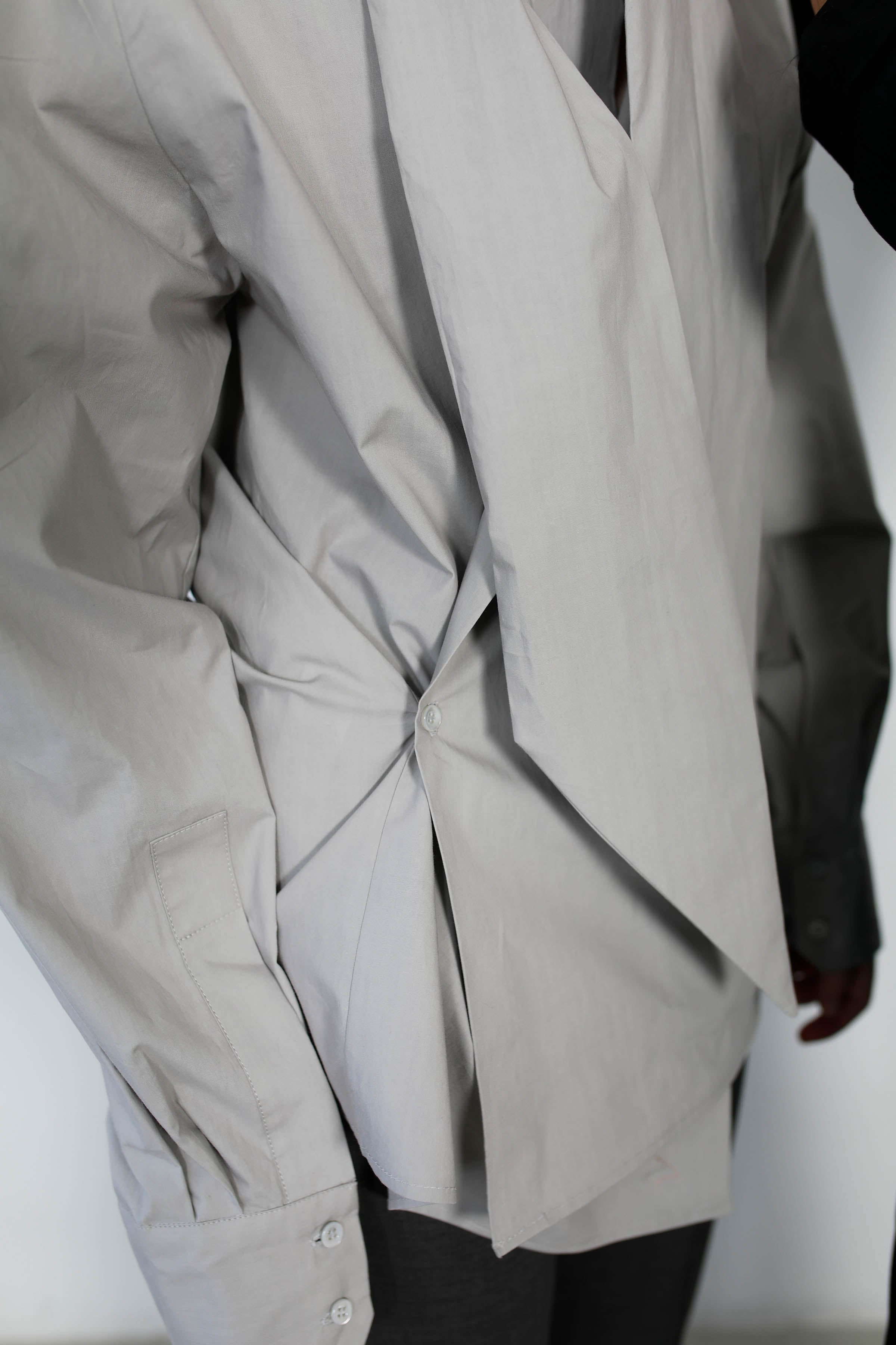 BLUSA VERSATIL CON LAZO ALGODÓN GREY