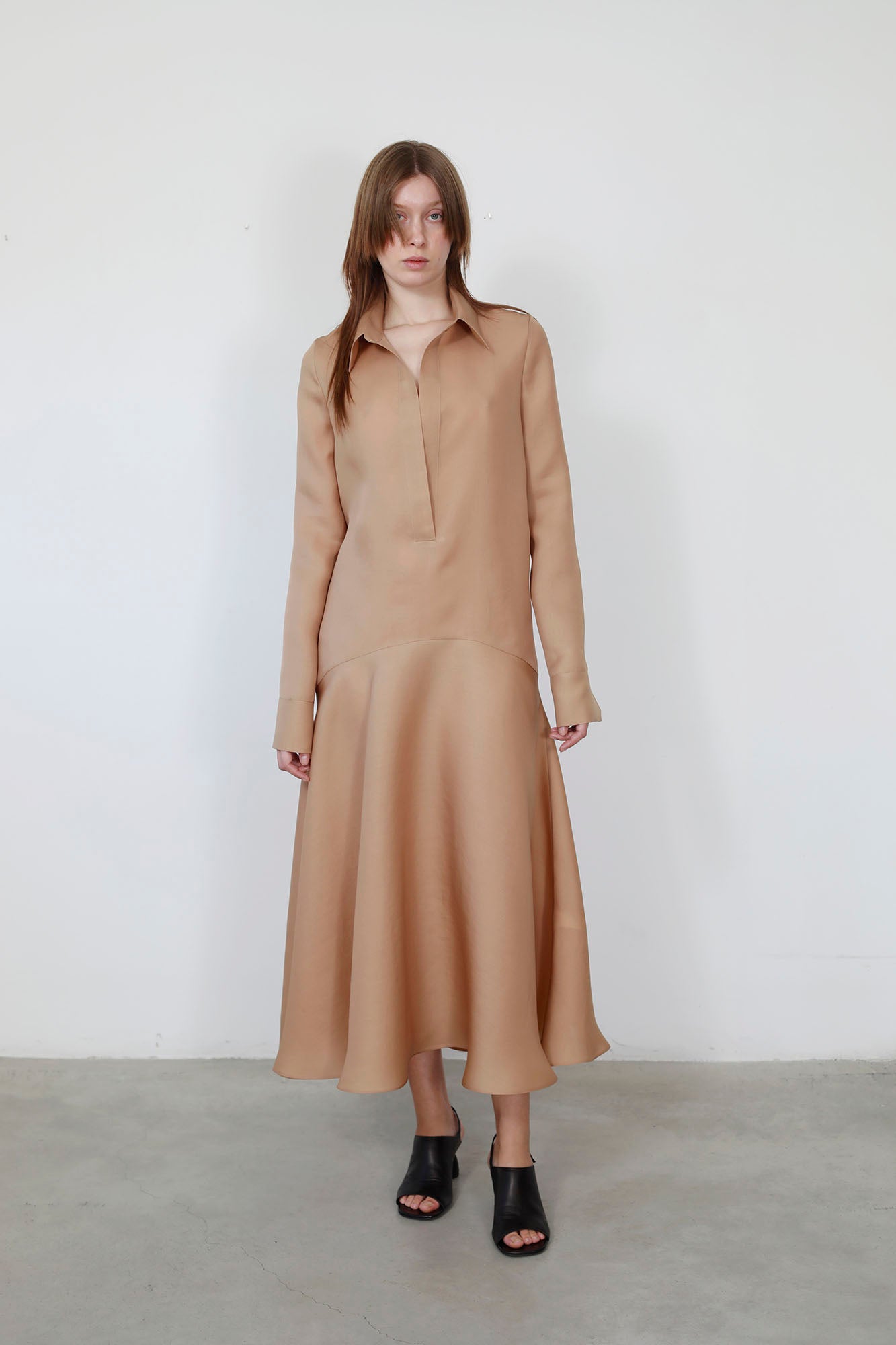 VESTIDO CAMISERO DE TALLE BAJO GAZAR SEDA NUDE