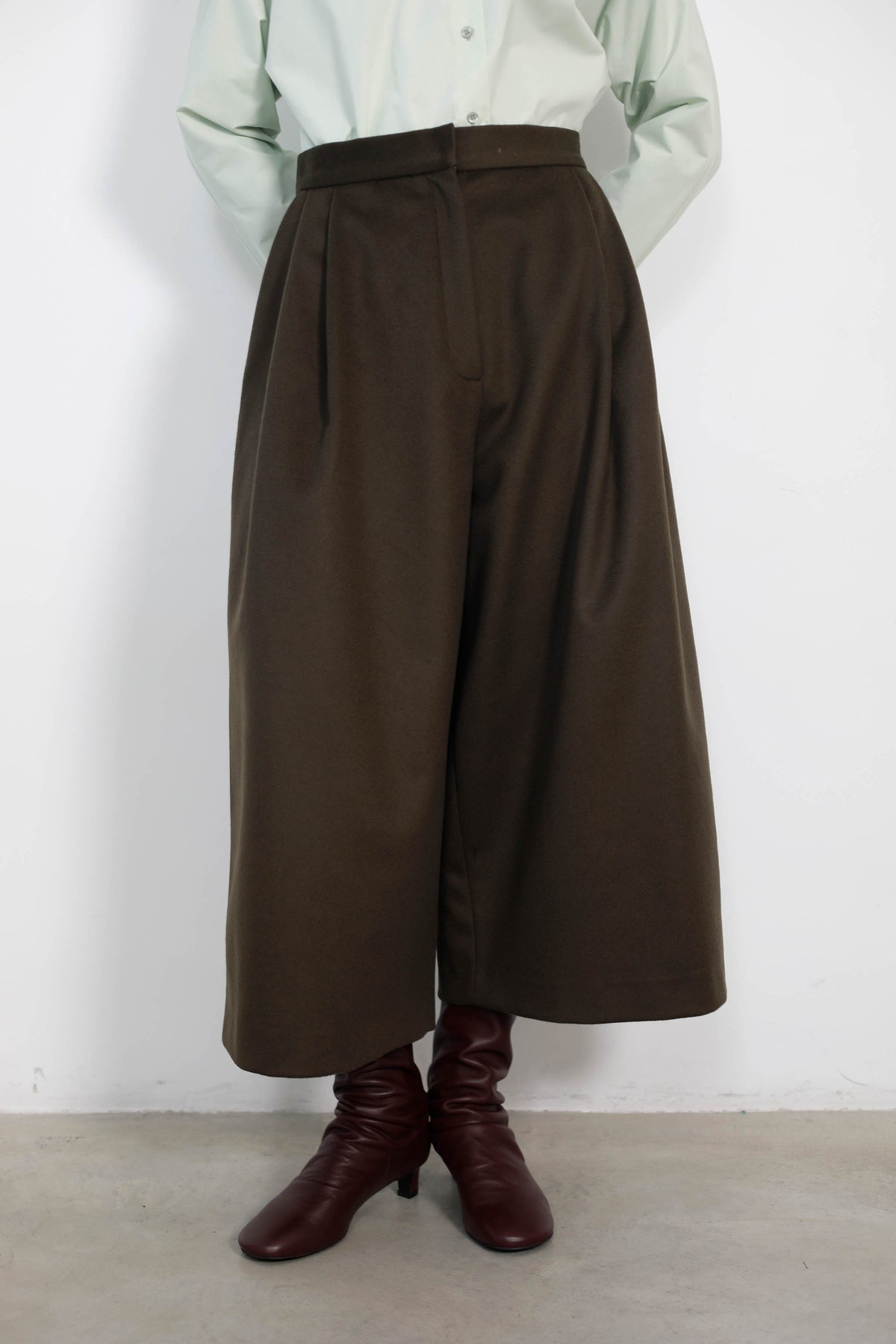 FALDA PANTALON AMPLIA CON PINZAS
