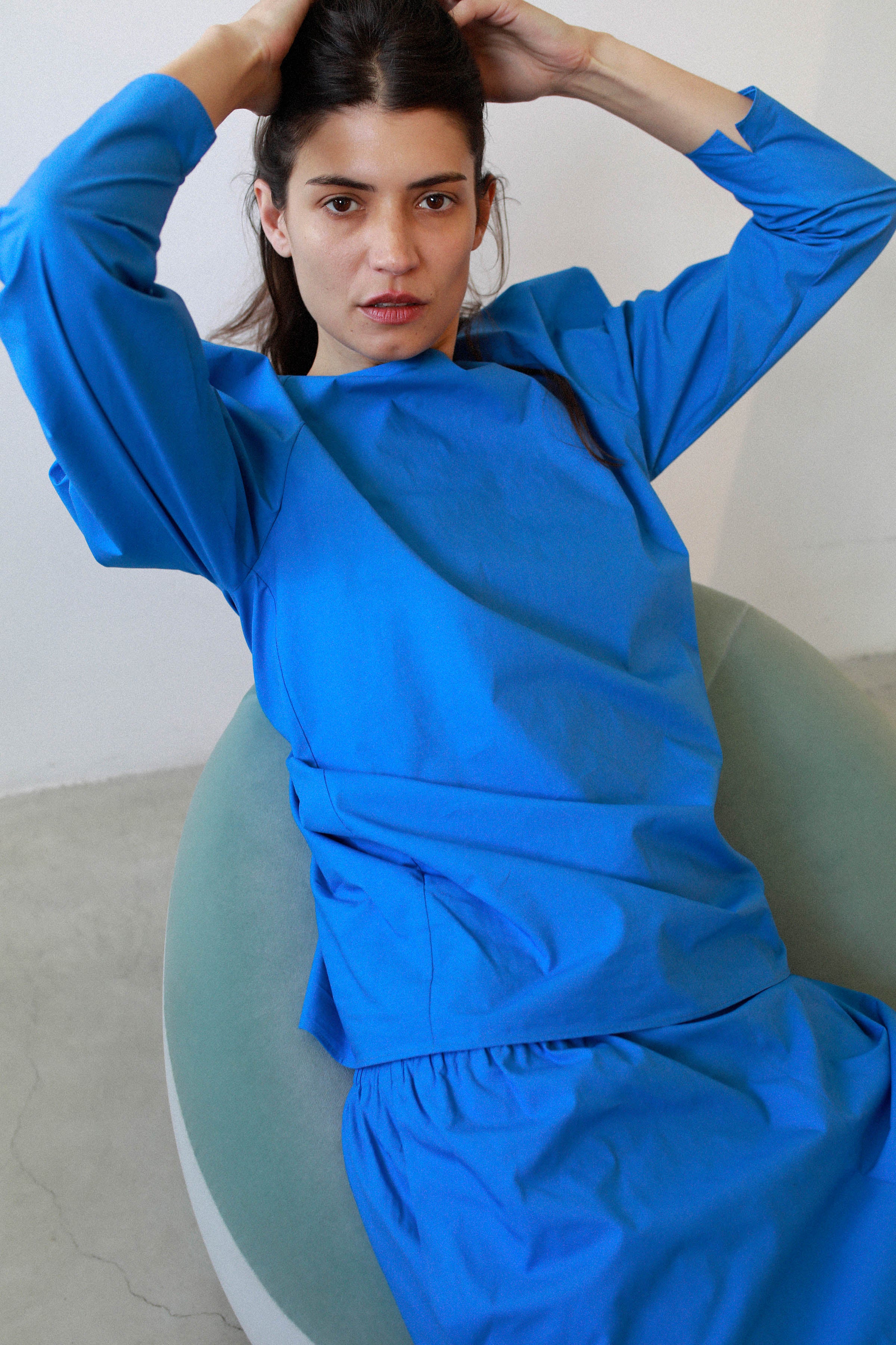 Blouse with Voluminous Shoulders in Poplin Sky