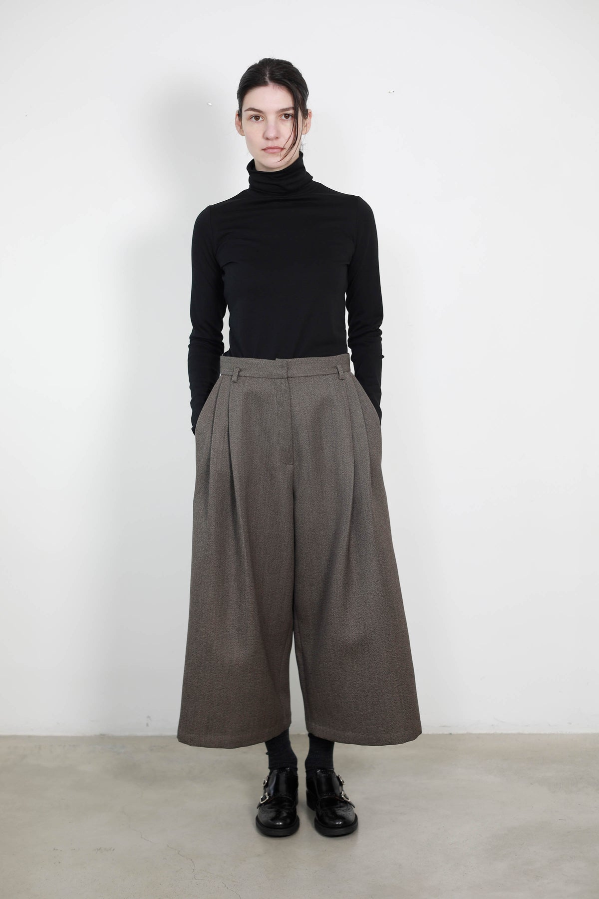FALDA PANTALON AMPLIA CON PINZAS