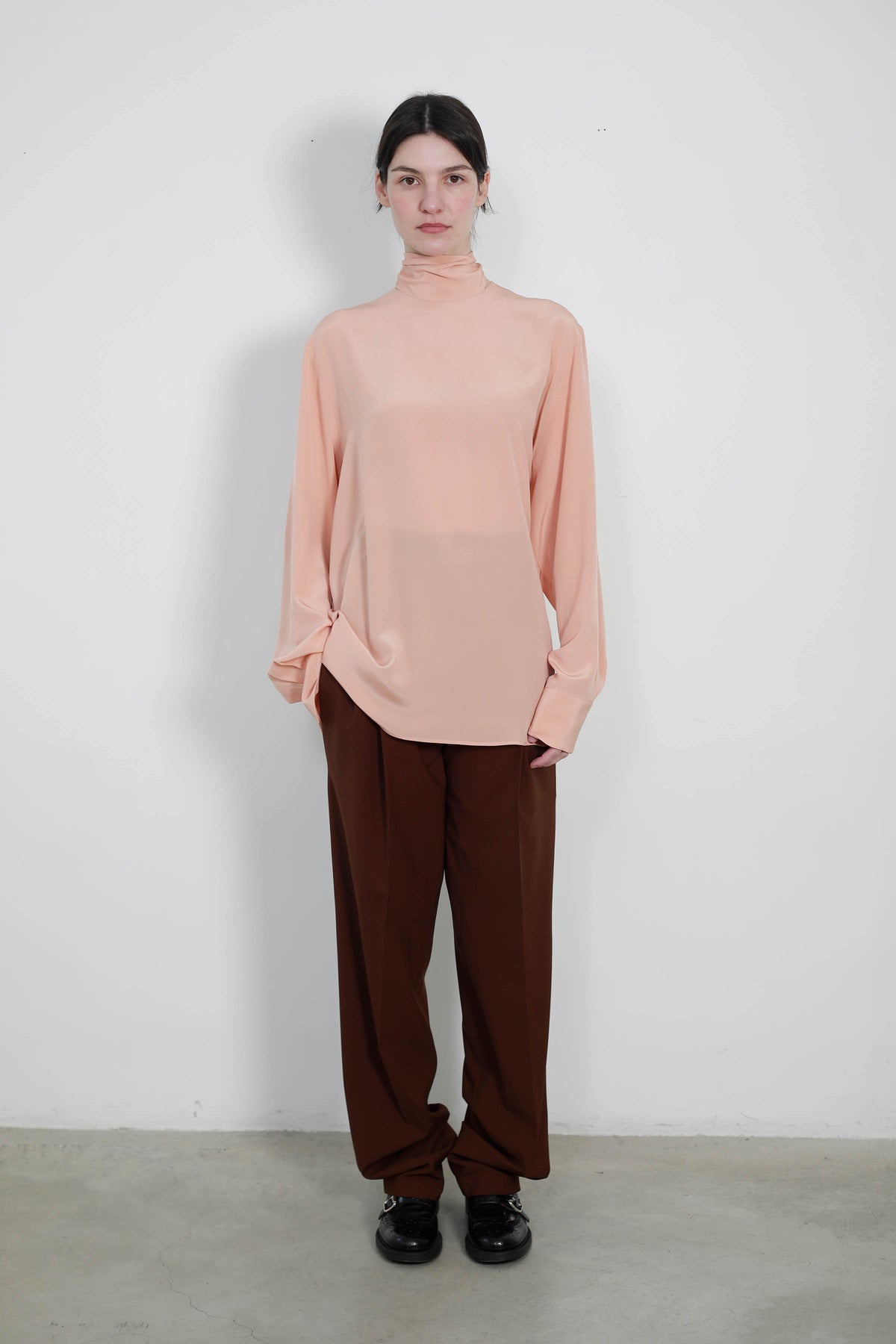 VERSATILE BLOUSE WITH  SILK LIME BOW